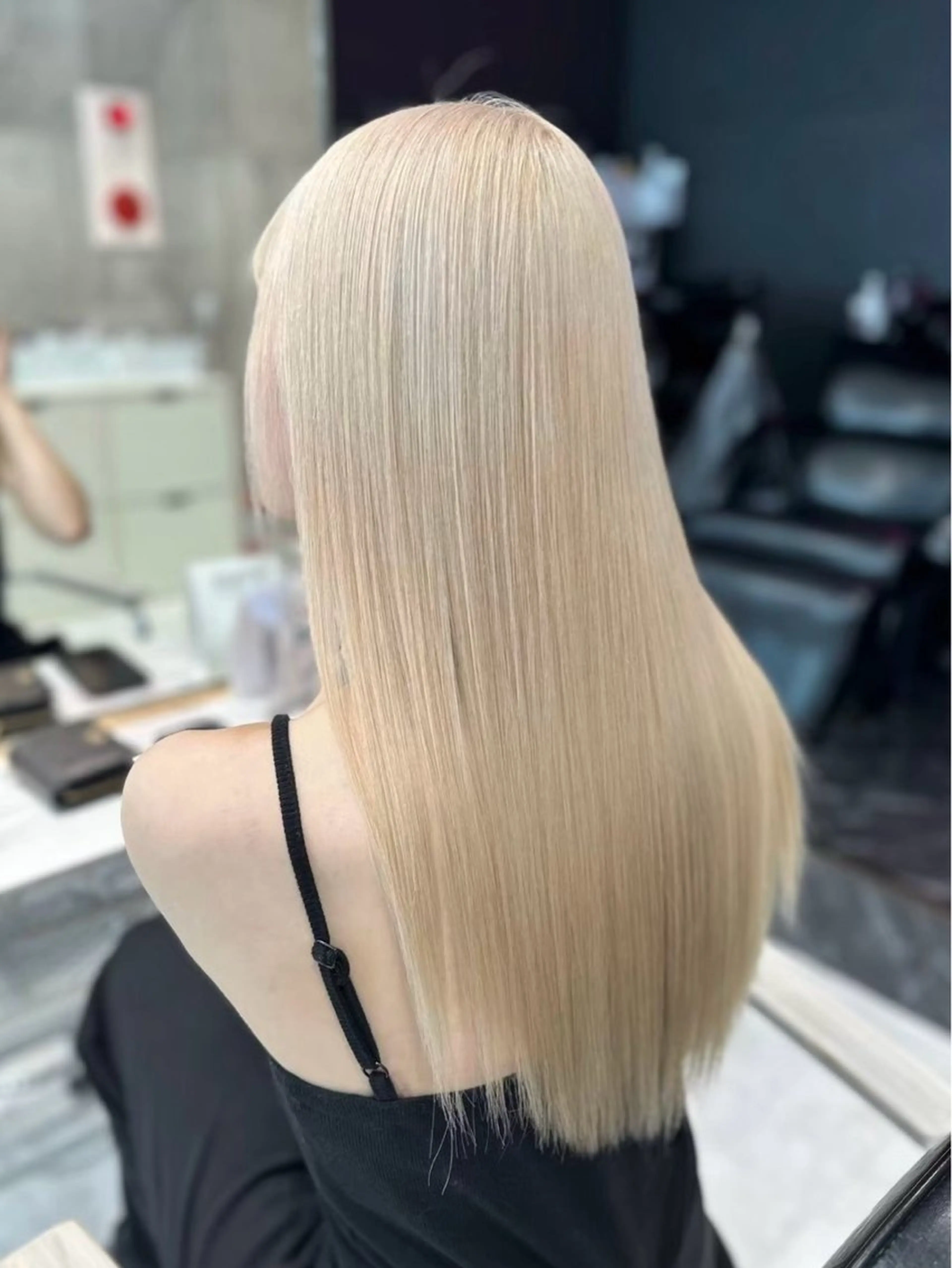 セミロング カラー パーマ ヘアアレンジ メンズ キッズ ヘアカラー トリートメント レイヤー×ハイトーン / mihana🪐のヘアスタイル