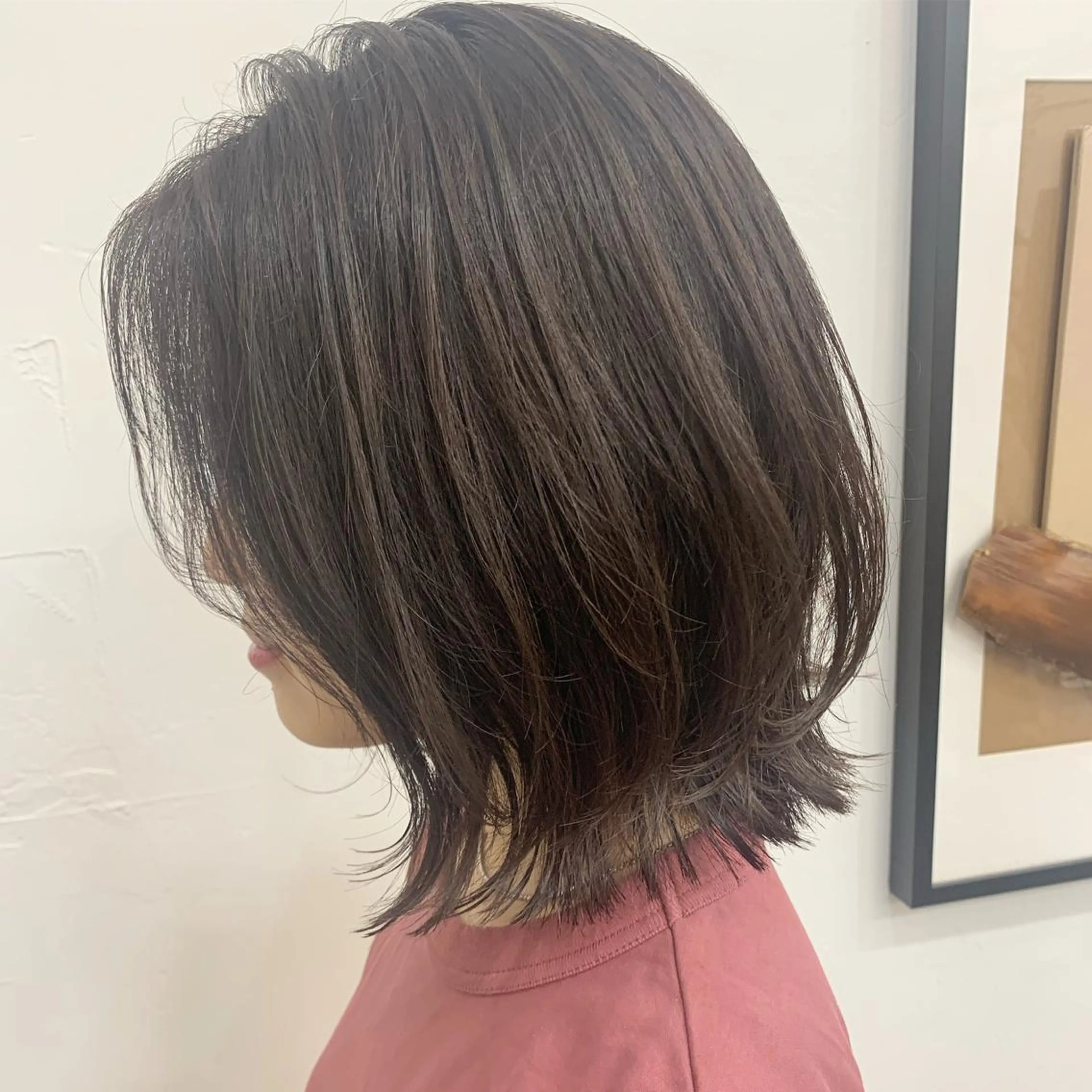 ミディアム カラー ベージュカラー ボブ 長めボブ chama レイヤーカットのヘアスタイル