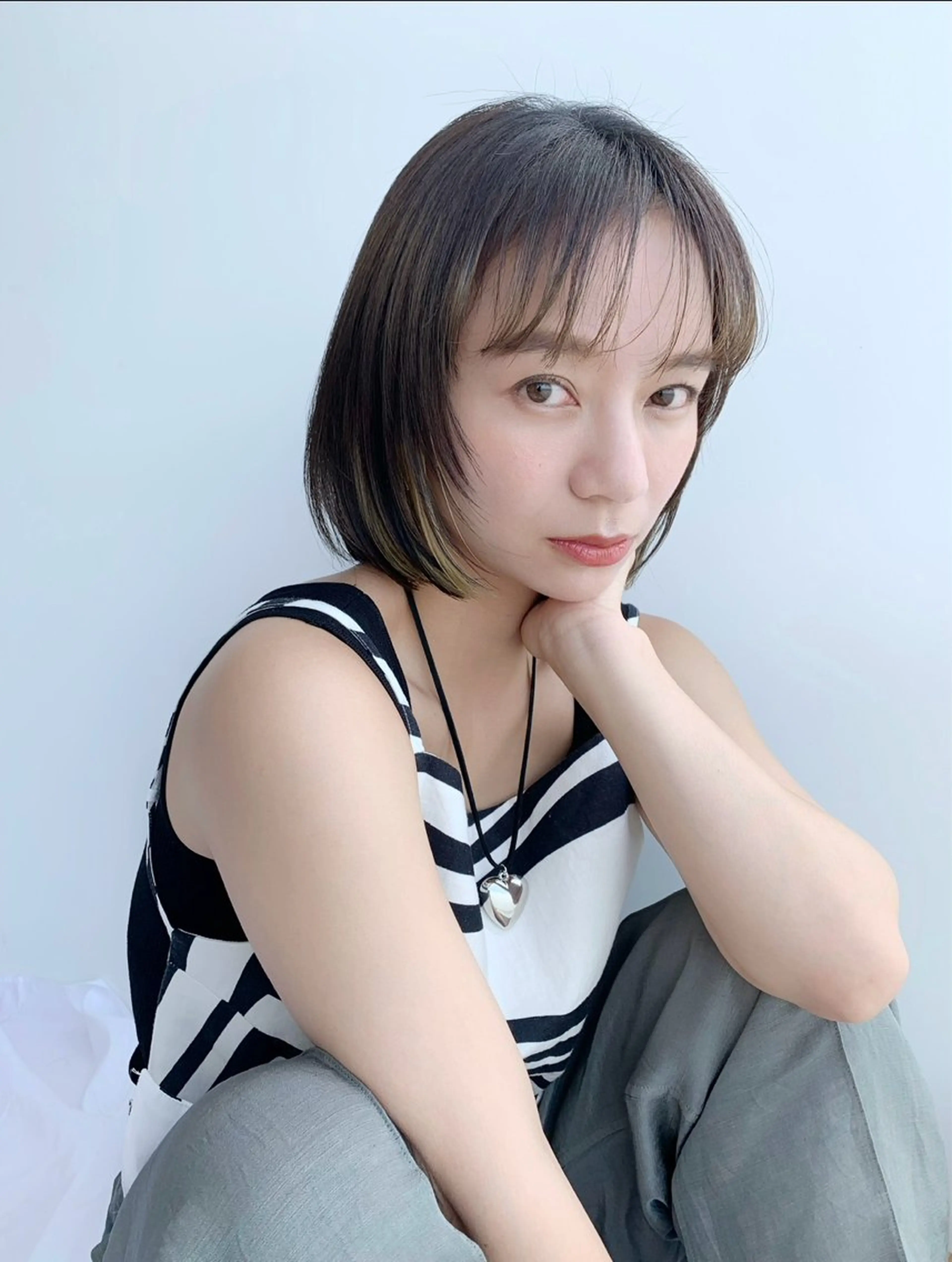 ミディアム TRICCA 銀座所属・奏羽　"ショート ・ボブ ・レイヤー"のヘアスタイル