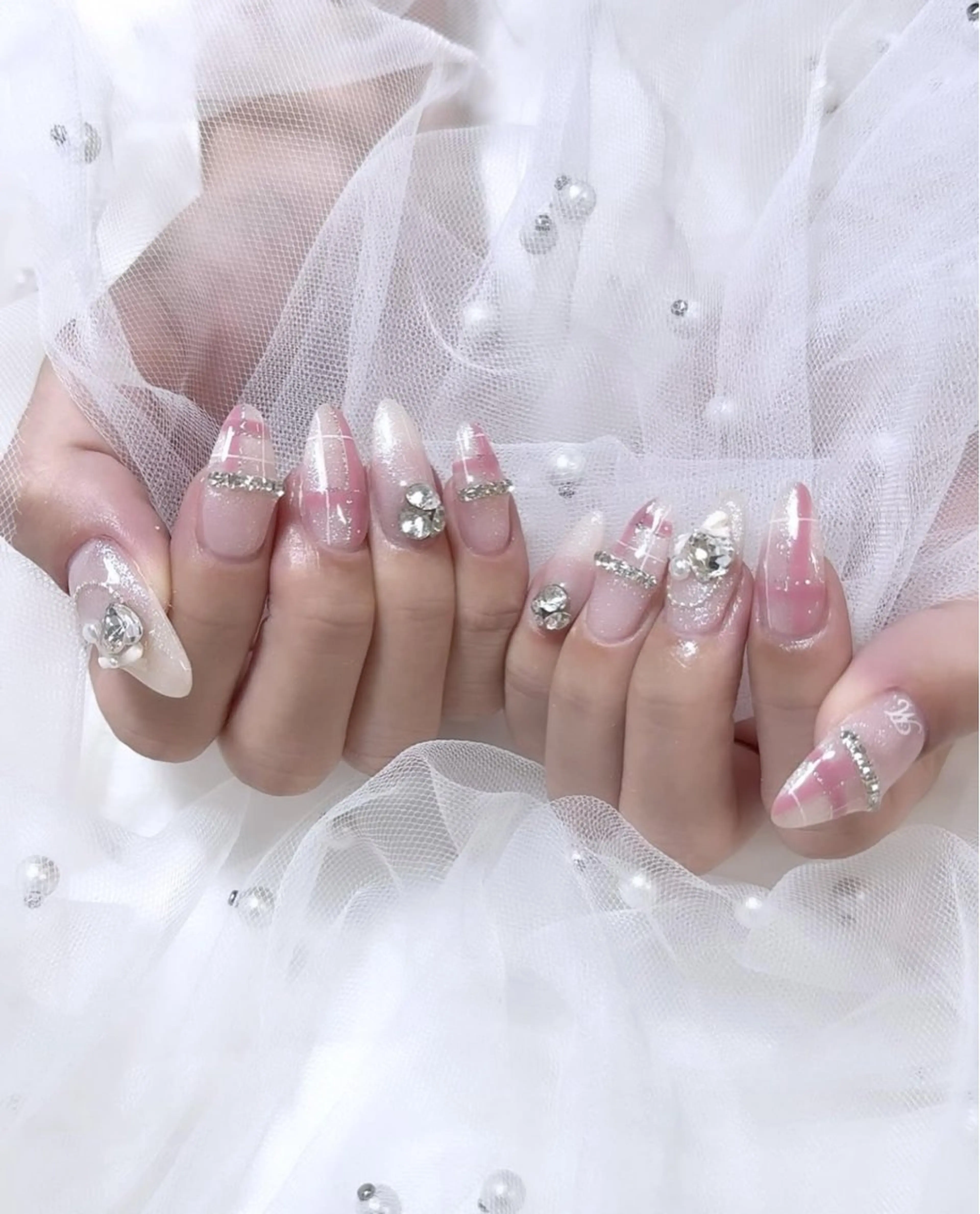 ネイル アニマル柄 オーロラネイル チークネイル フラッシュネイル ジェルネイル ハンドネイル Lina所属・Hina 池袋 長だしチップ専門店のネイルデザイン