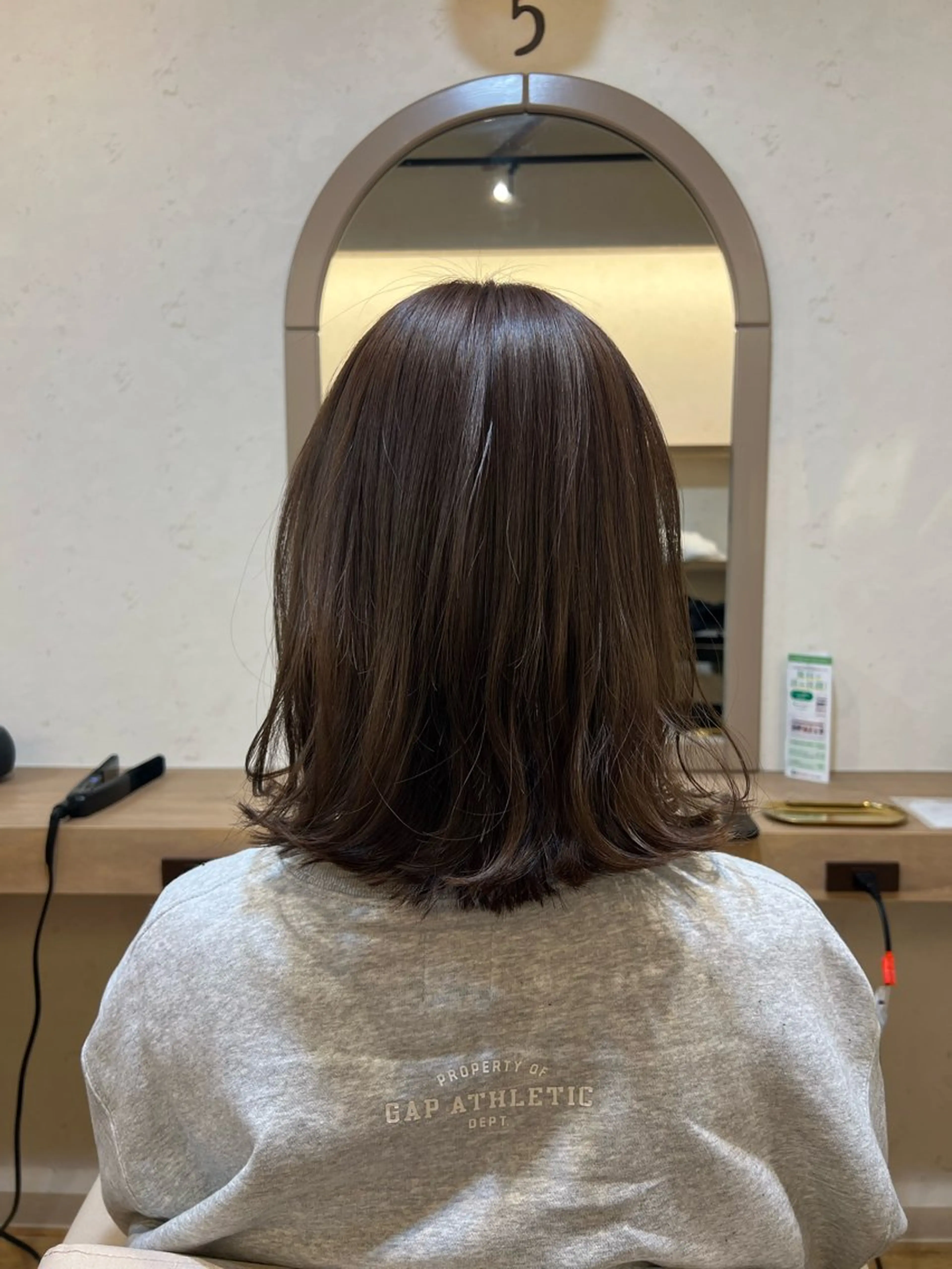 ミディアム カラー ベージュカラー オリーブベージュ ボブ 神戸ボブ✂️ ioe三宮/田 伸佳のヘアスタイル