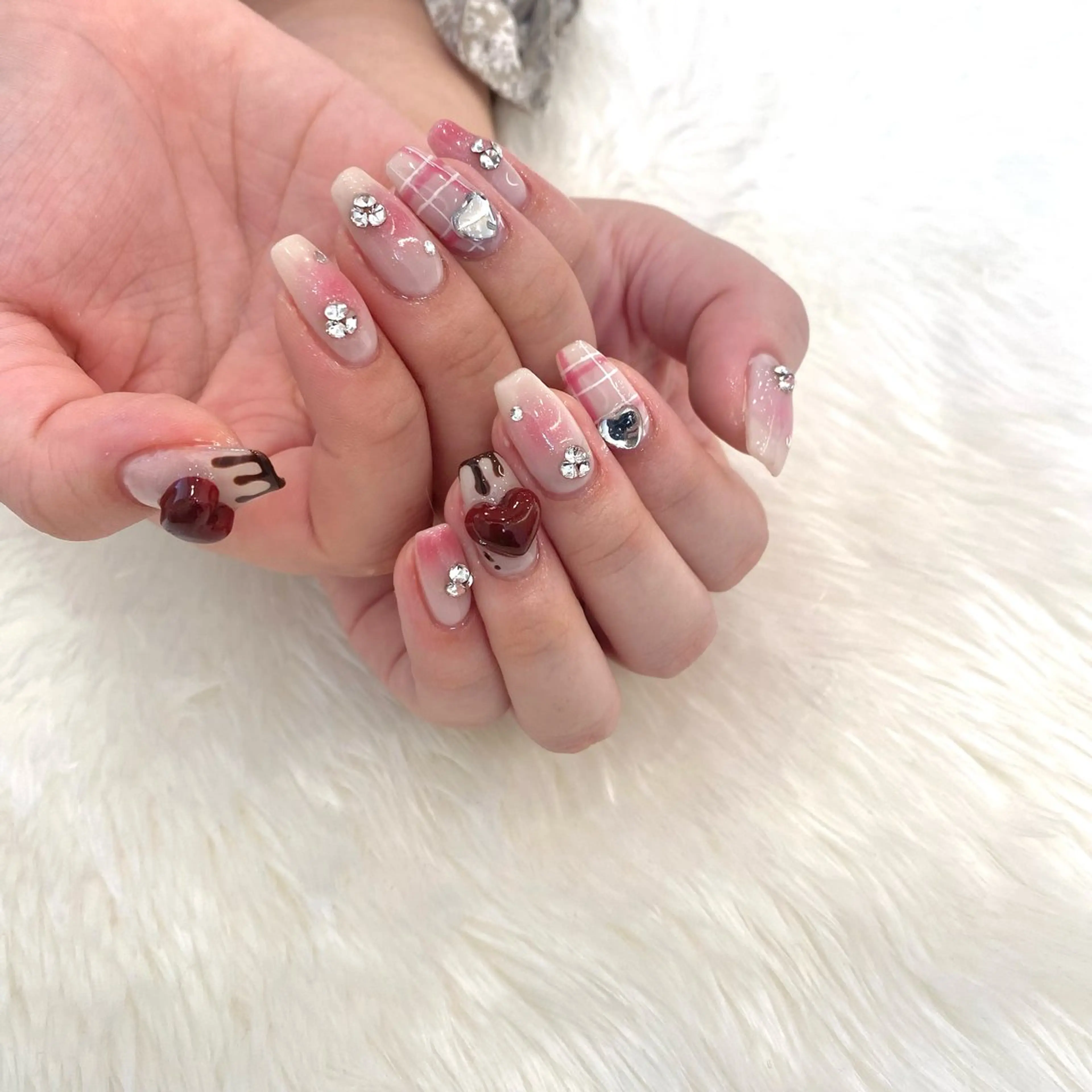 ネイル チークネイル グラデーション ハート キラキラネイル オフィスネイル Nailsalon Merci所属・Merci momoのネイルデザイン