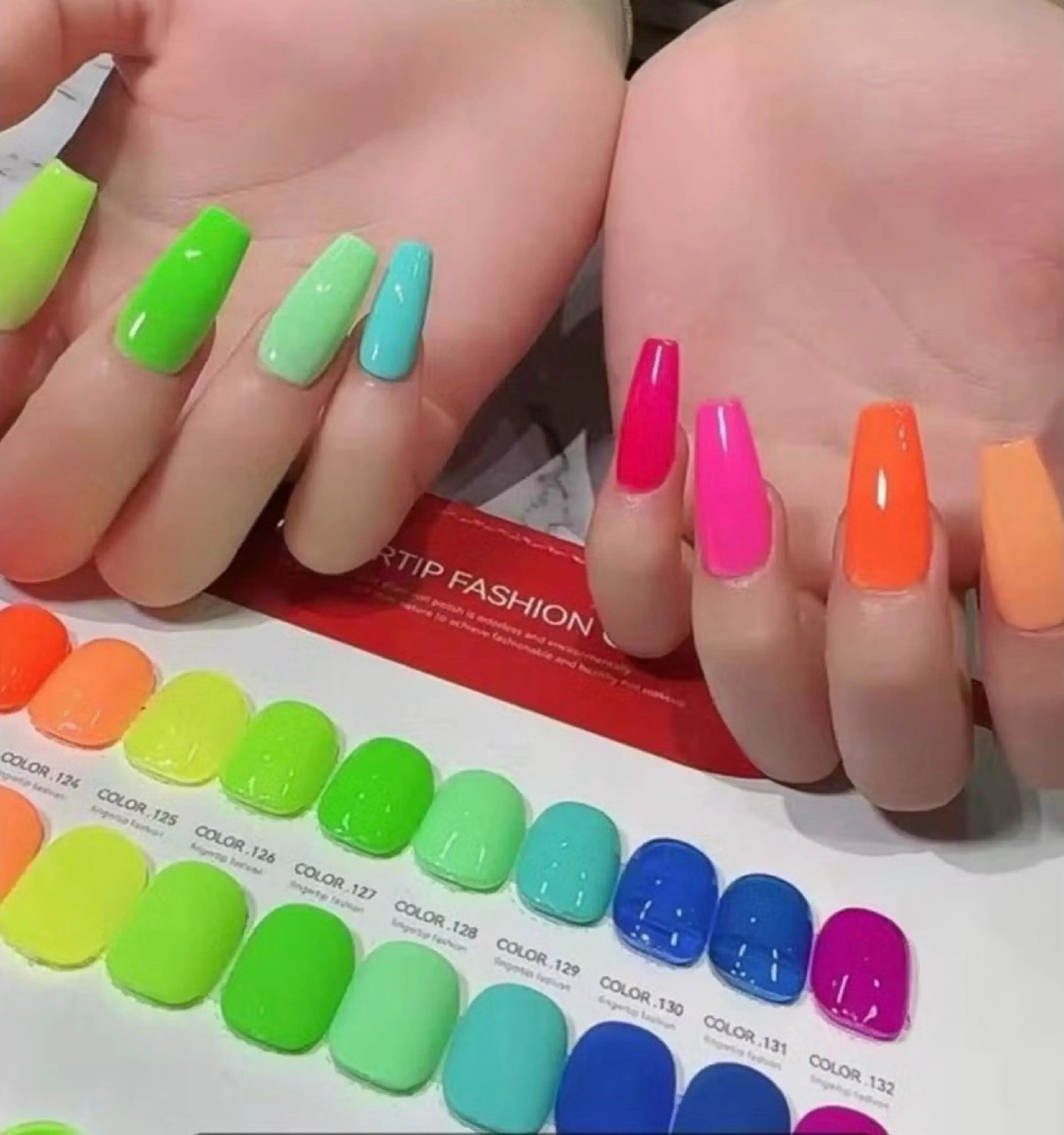 🉐夏限定！👗👙🌻💅💃ネオンカラーネイル👙ワンカラー💅の写真