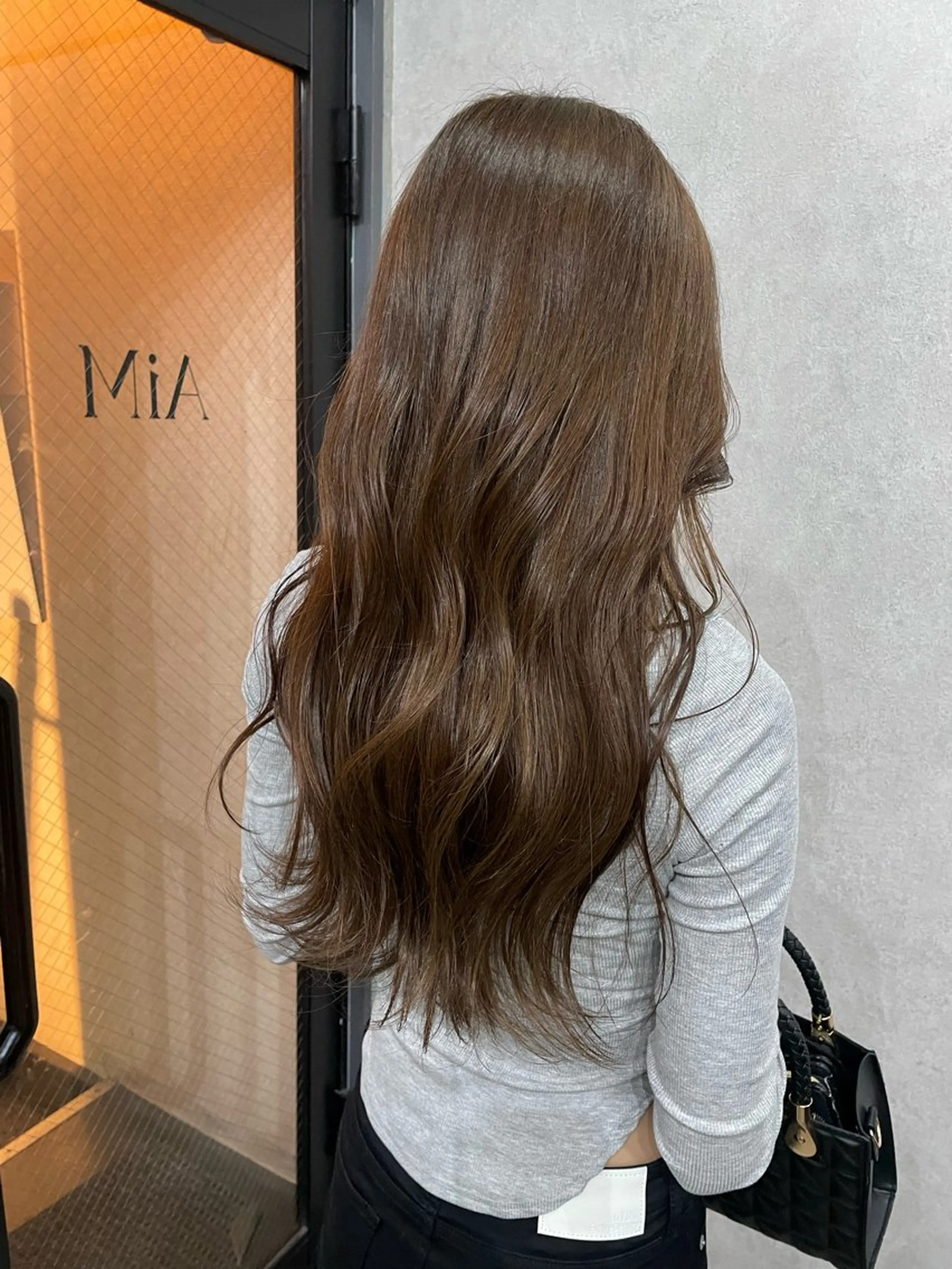 ロング カラー ベージュカラー ブリーチ ブリーチなしカラー AIRI layer cut hairのヘアスタイル