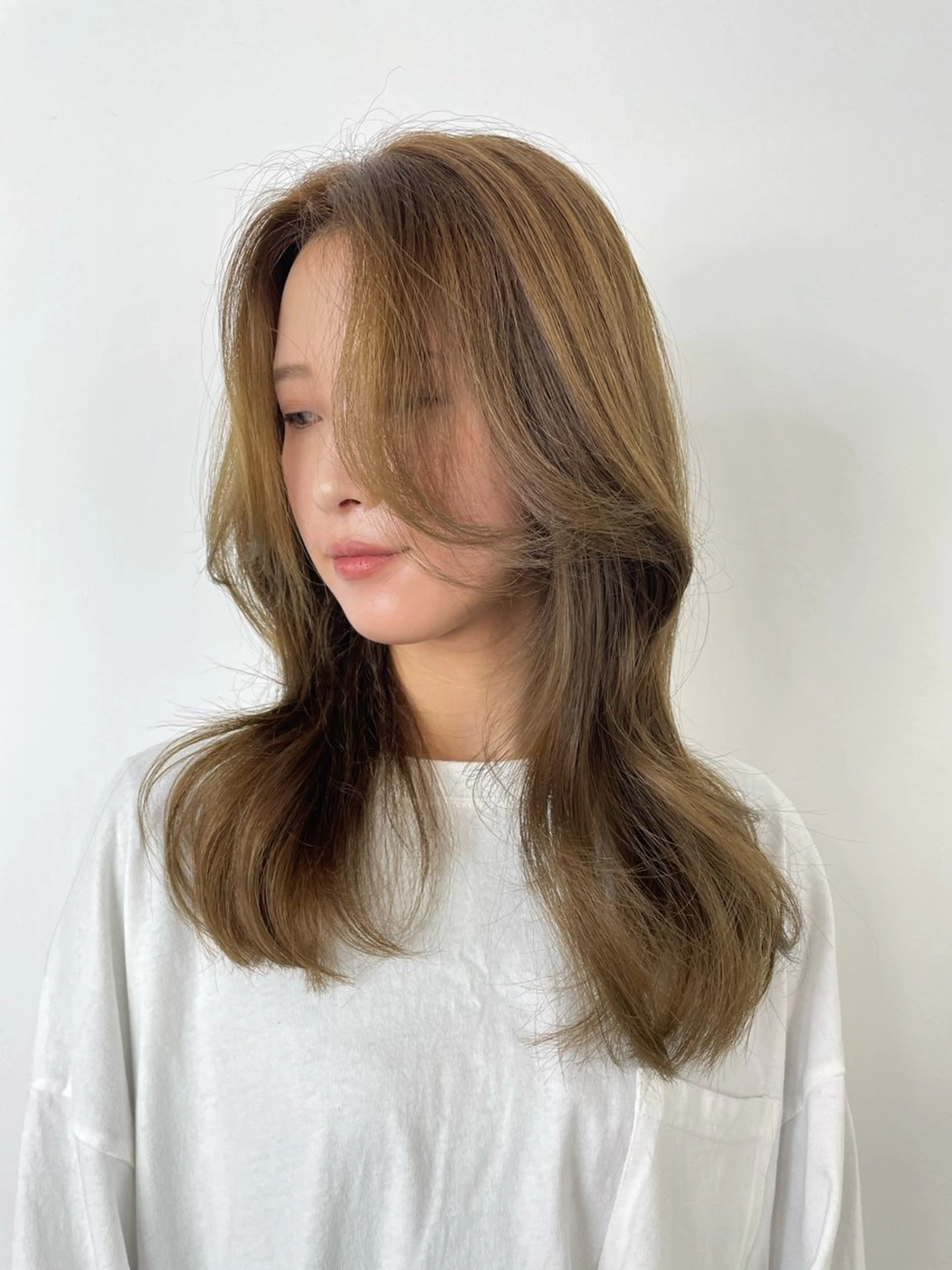 ミディアム カット ヘアカラー 韓国ヘア🇰🇷 YURIYAのヘアスタイル