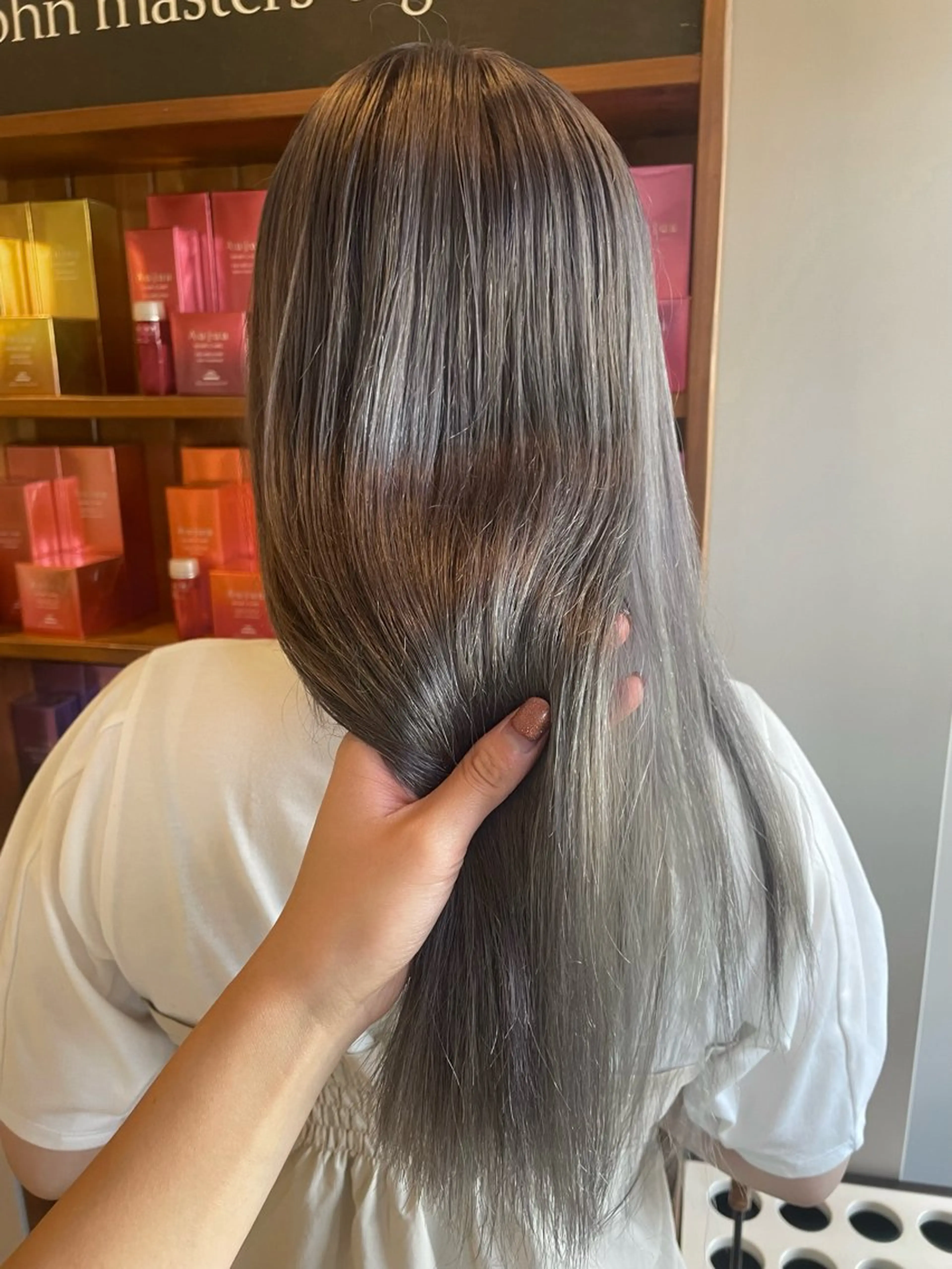 カラー 栗林 茉那のヘアスタイル