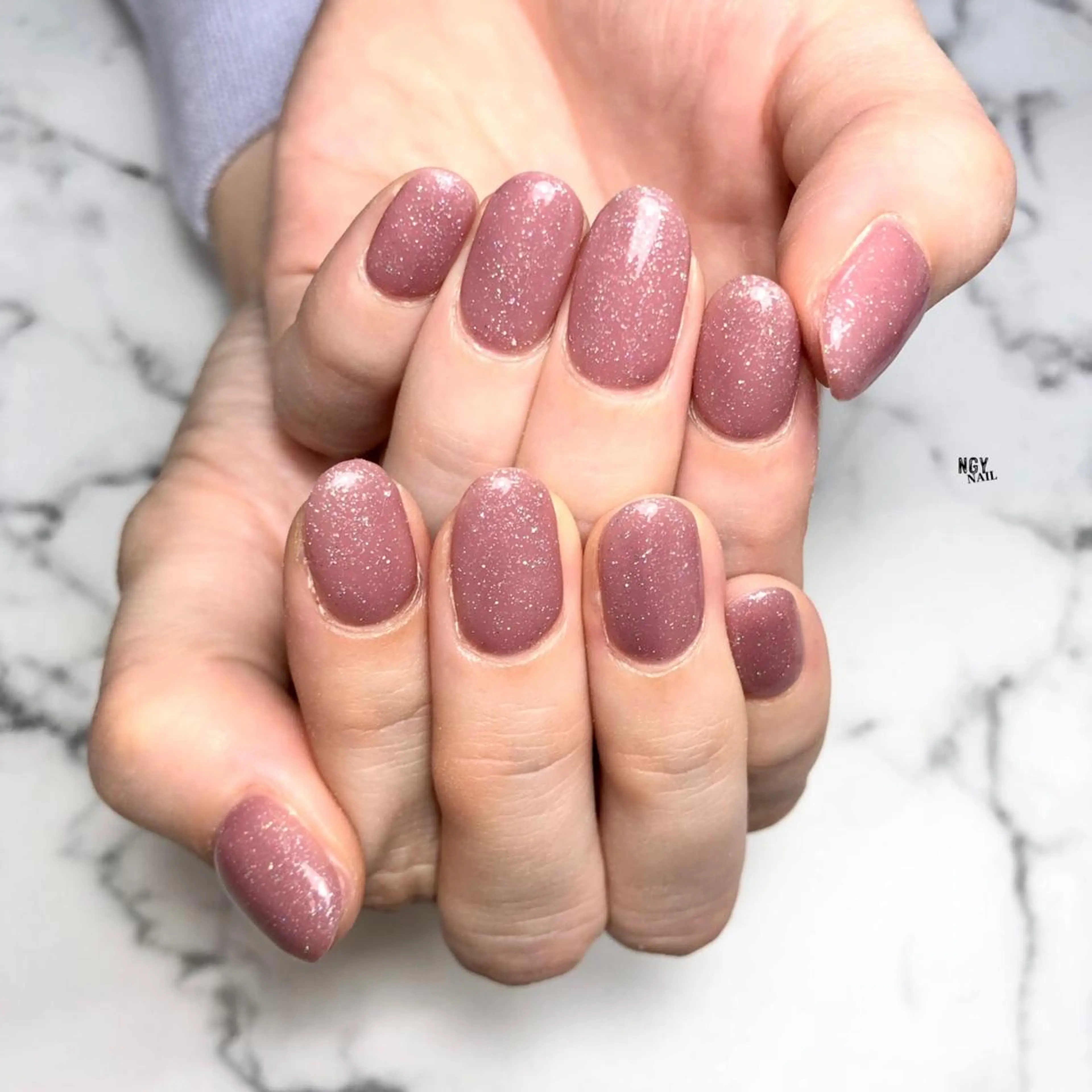 ネイル ラメ(グリッター) オフィスネイル ワンカラーネイル ピンク 春ネイル ハンドネイル NAIL NOWのネイルデザイン