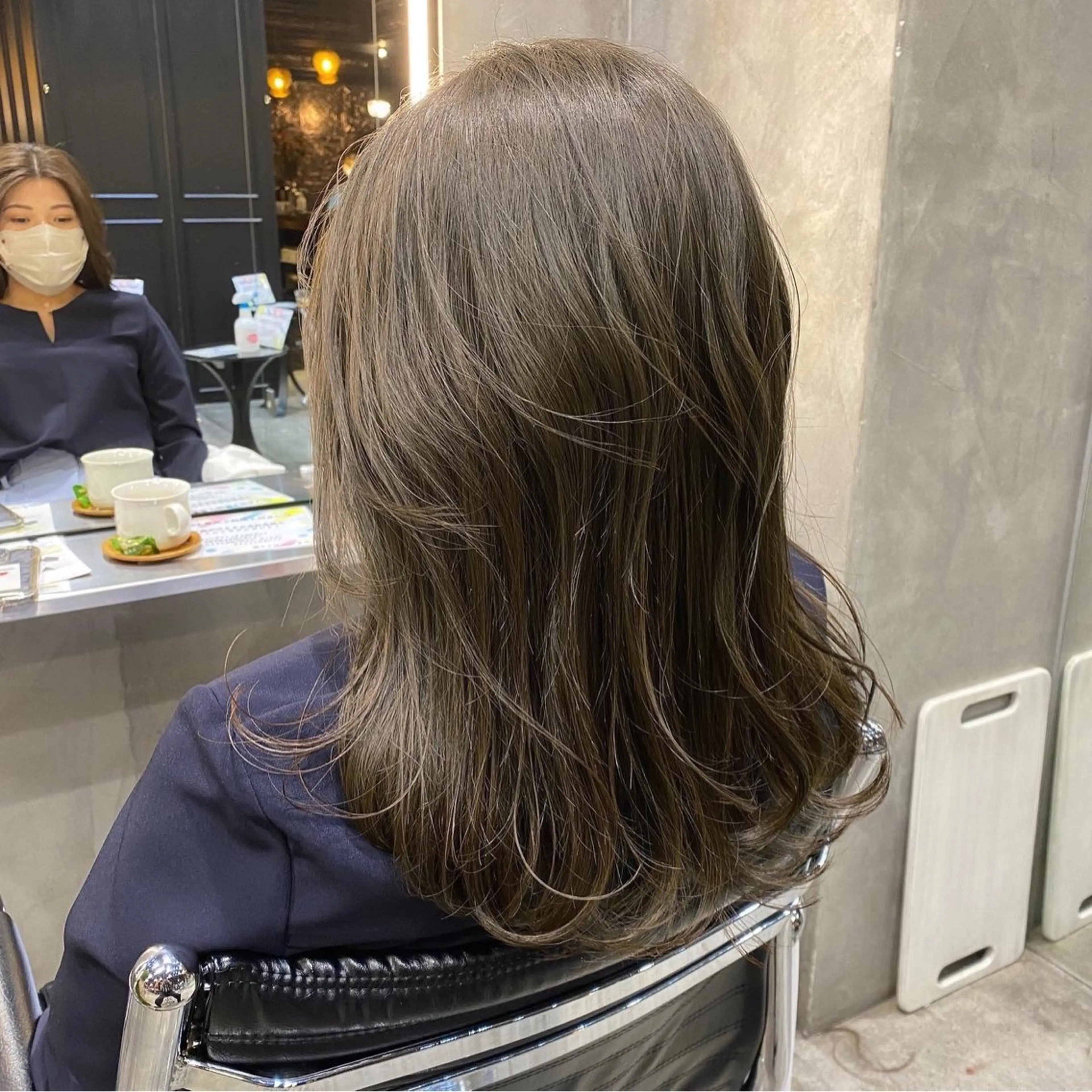 セミロング カラー グレージュ カーキグレージュ ブリーチなしダブル カラー🧸🐺陽介のヘアスタイル