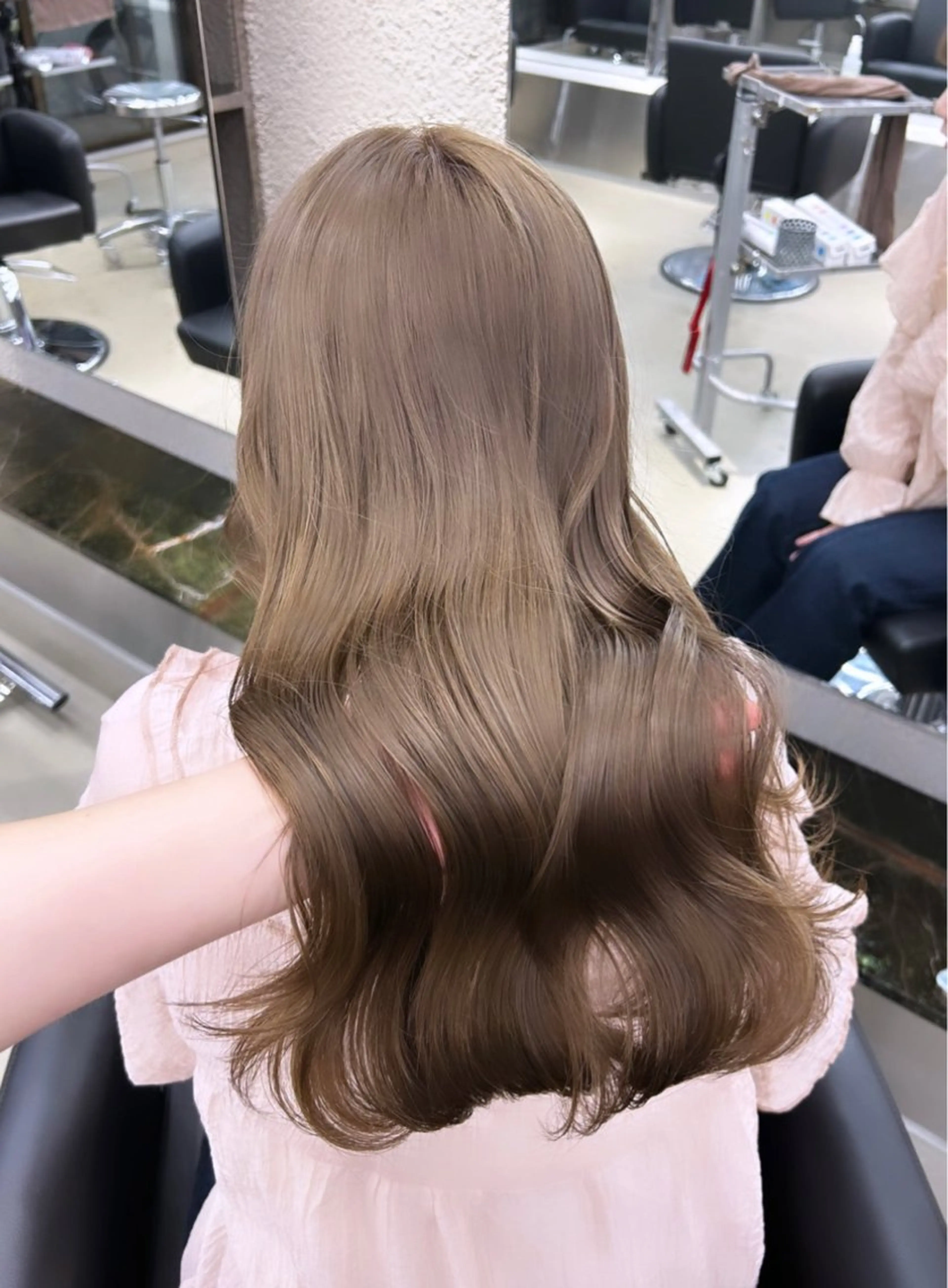 ロング カラー ブリーチ 韓国風ヘア ヘアカラー トリートメント 名古屋栄♡PELE 上品な透明感ベージュのヘアスタイル