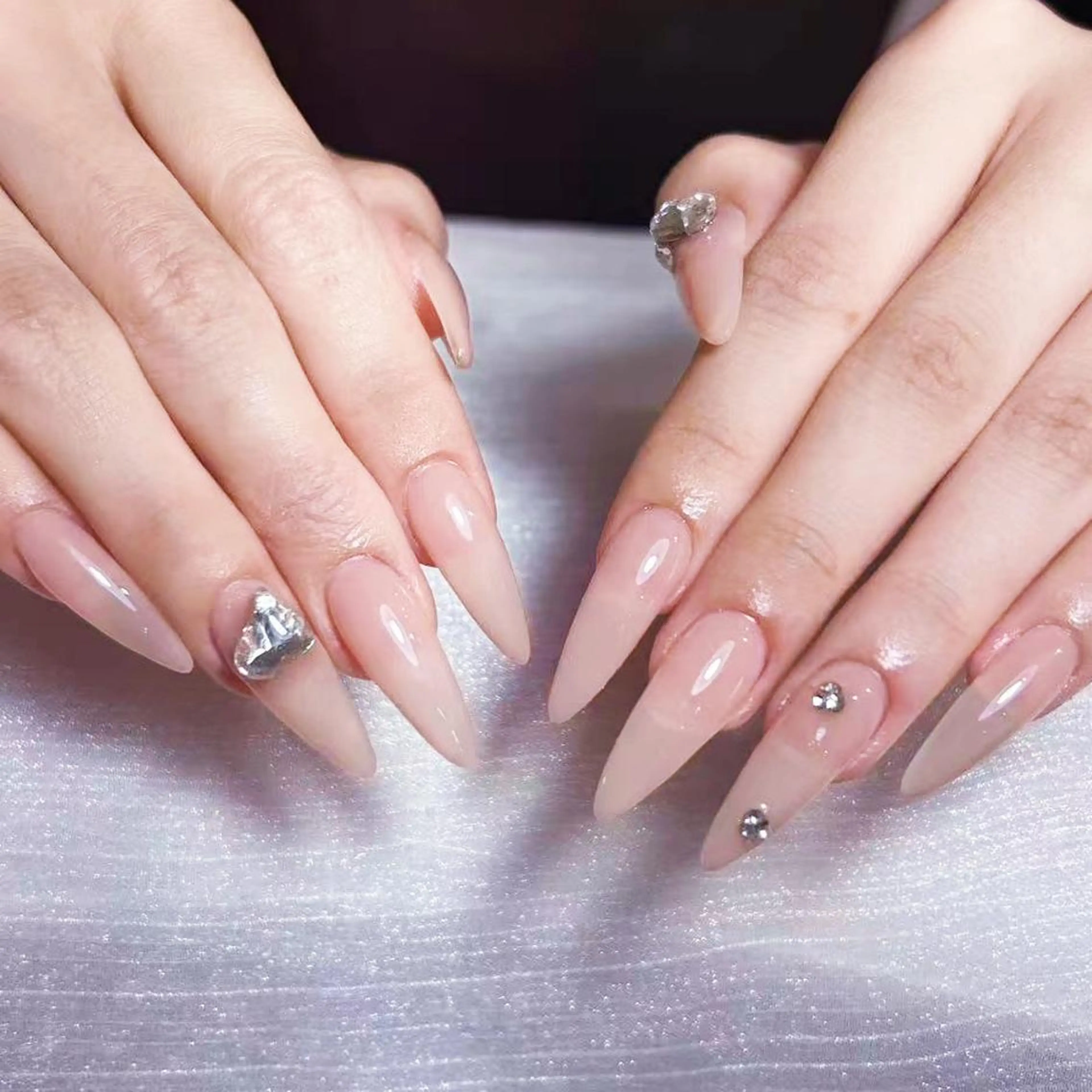 ネイル アートネイル オーロラネイル ガーリー キラキラネイル 韓国ネイル ハンドネイル DIAMOND 💅のネイルデザイン