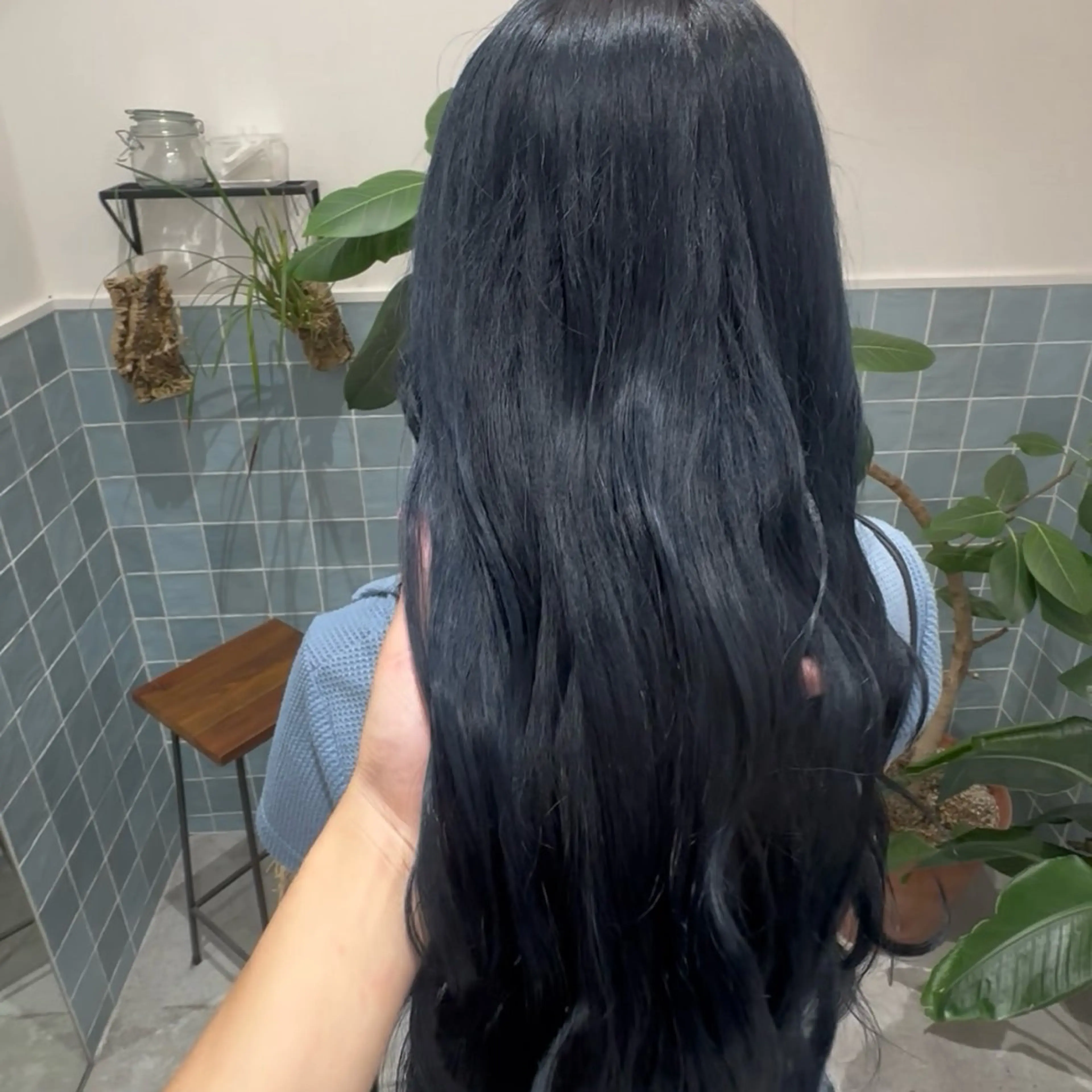 透明感、艶感ともにMAX✨!ブルーブラック💙🏴+髪質改善Aujua4ステップトリートメントの写真