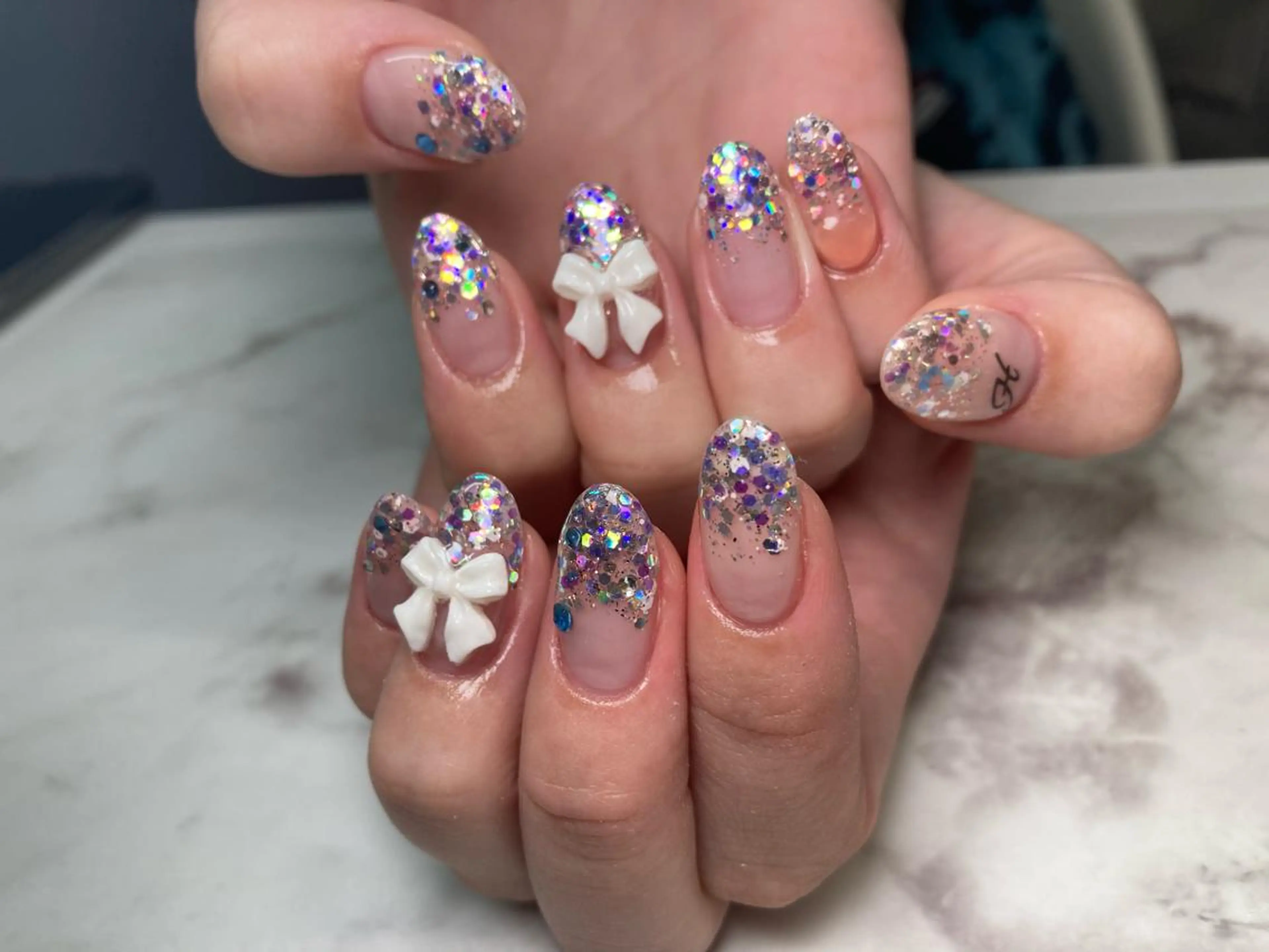 ネイル キラキラネイル リボン Nail Salon L’arc所属・Kawasaki Shinyaのネイルデザイン