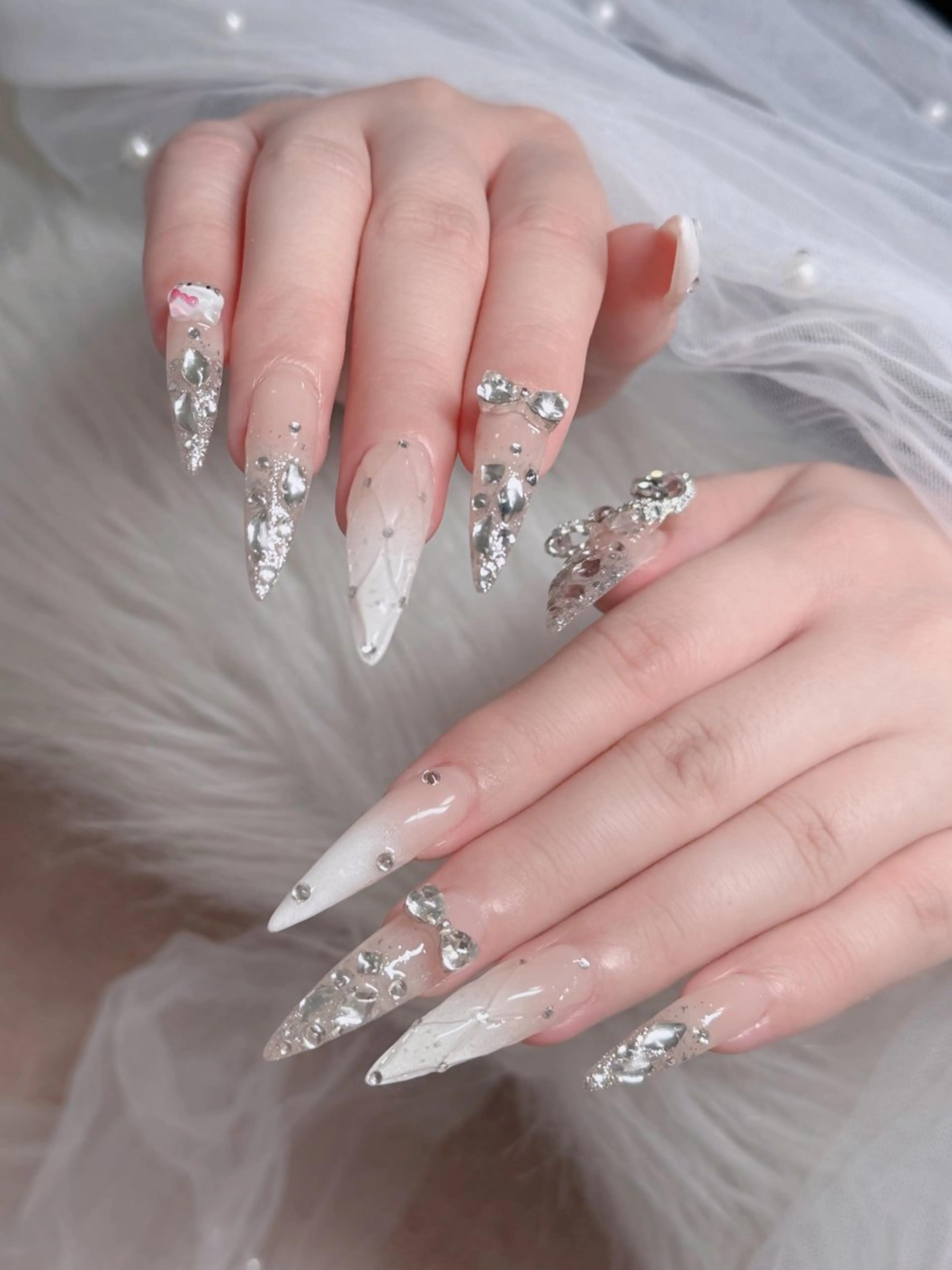 ネイル オーロラネイル フレンチネイル ジェルネイル ハロウィン キラキラネイル ハンドネイル H.baby Nail Salonのネイルデザイン