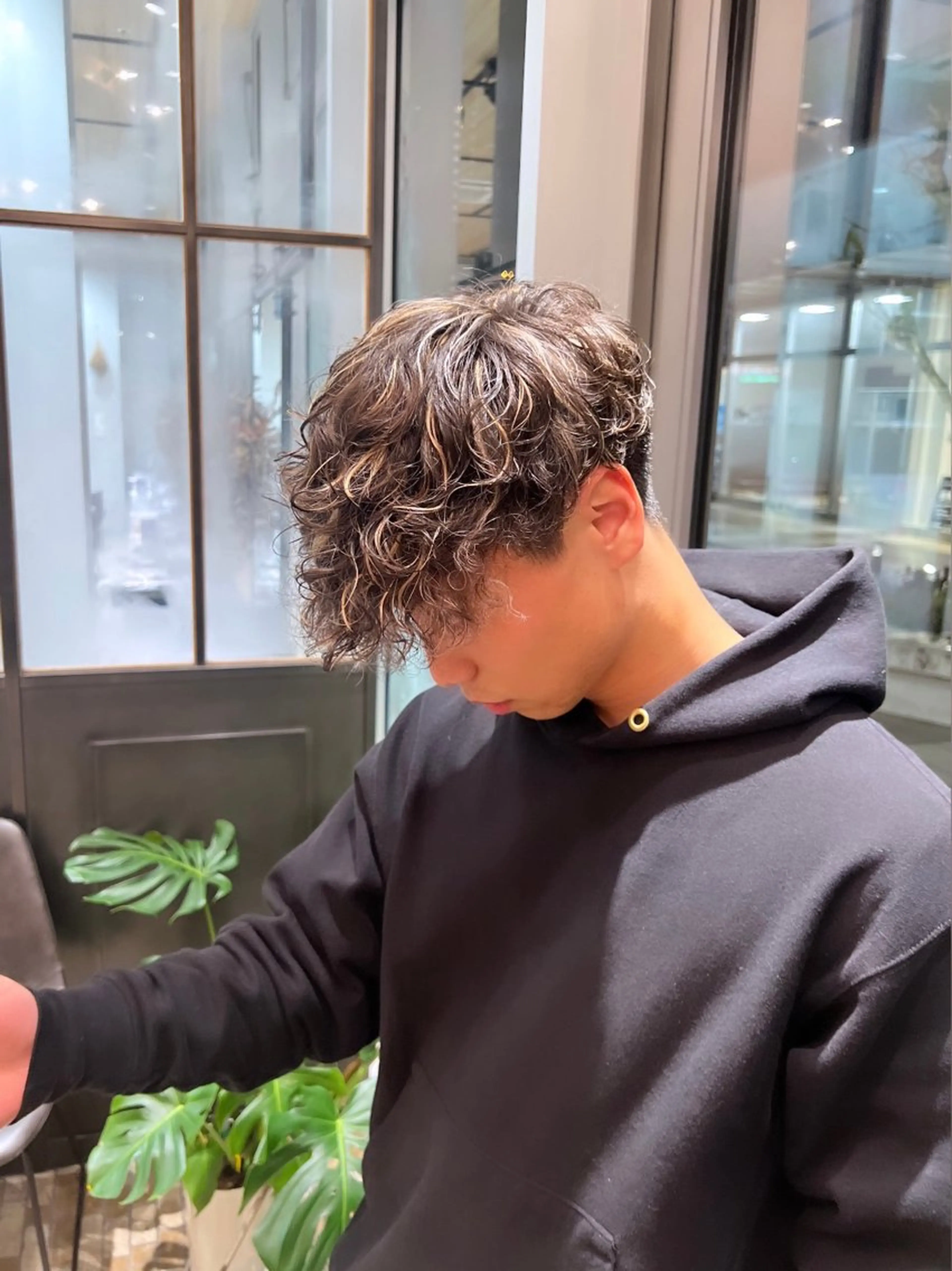 カラー パーマ メンズ メンズハイライト メンズパーマ ハイライトカラー 🫧Ai/ ロロネー森ノ宮💖のヘアスタイル