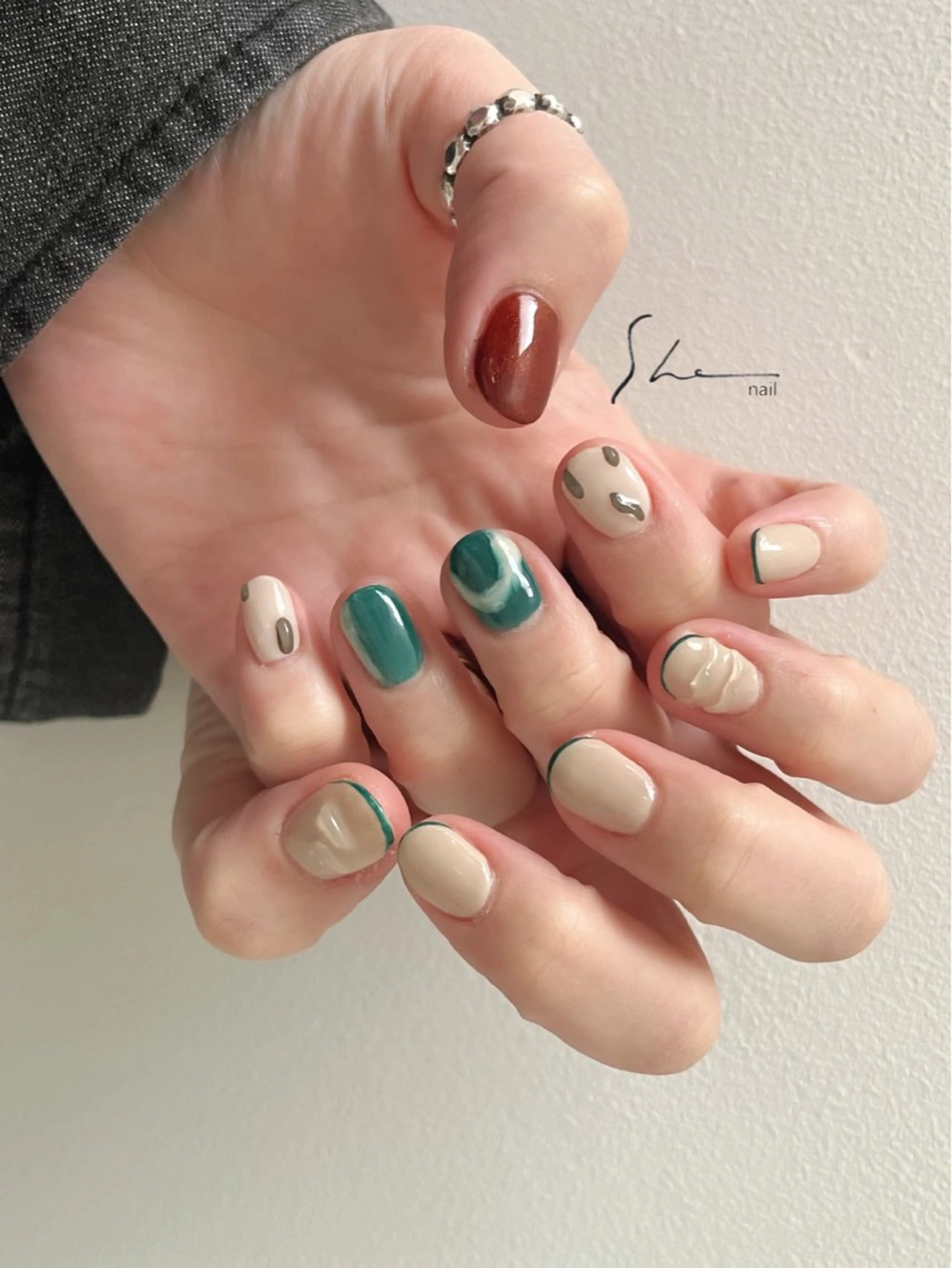 ショート ハンドネイル SHE所属・SHE adusaのネイルデザイン
