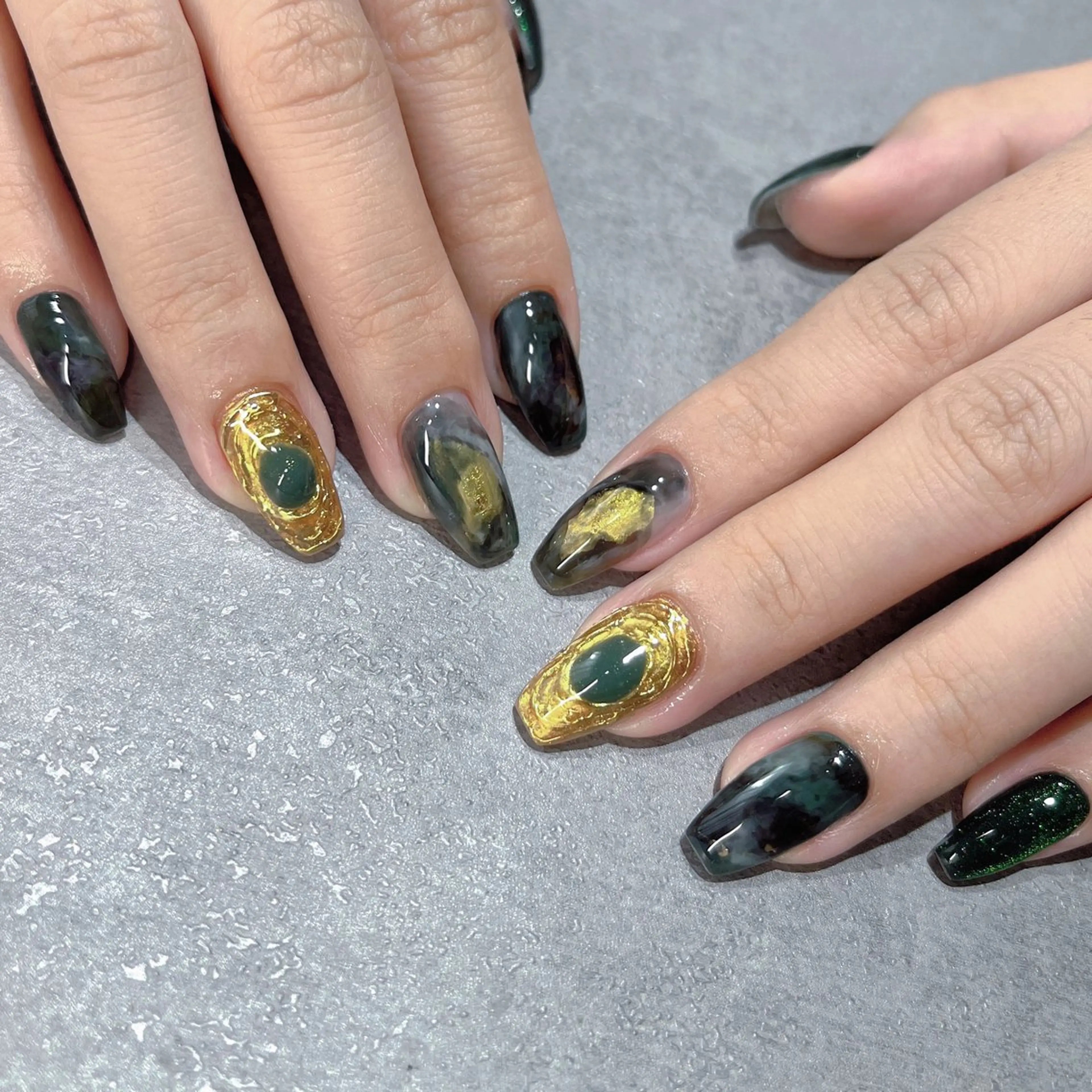 ネイル フットネイル フレンチネイル ジェルネイル ラメ(グリッター) ラメグラデーション ハンドネイル NEO Beauty Salon所属・𝐍𝐄𝐎 𝐉𝐔𝐑𝐈のネイルデザイン