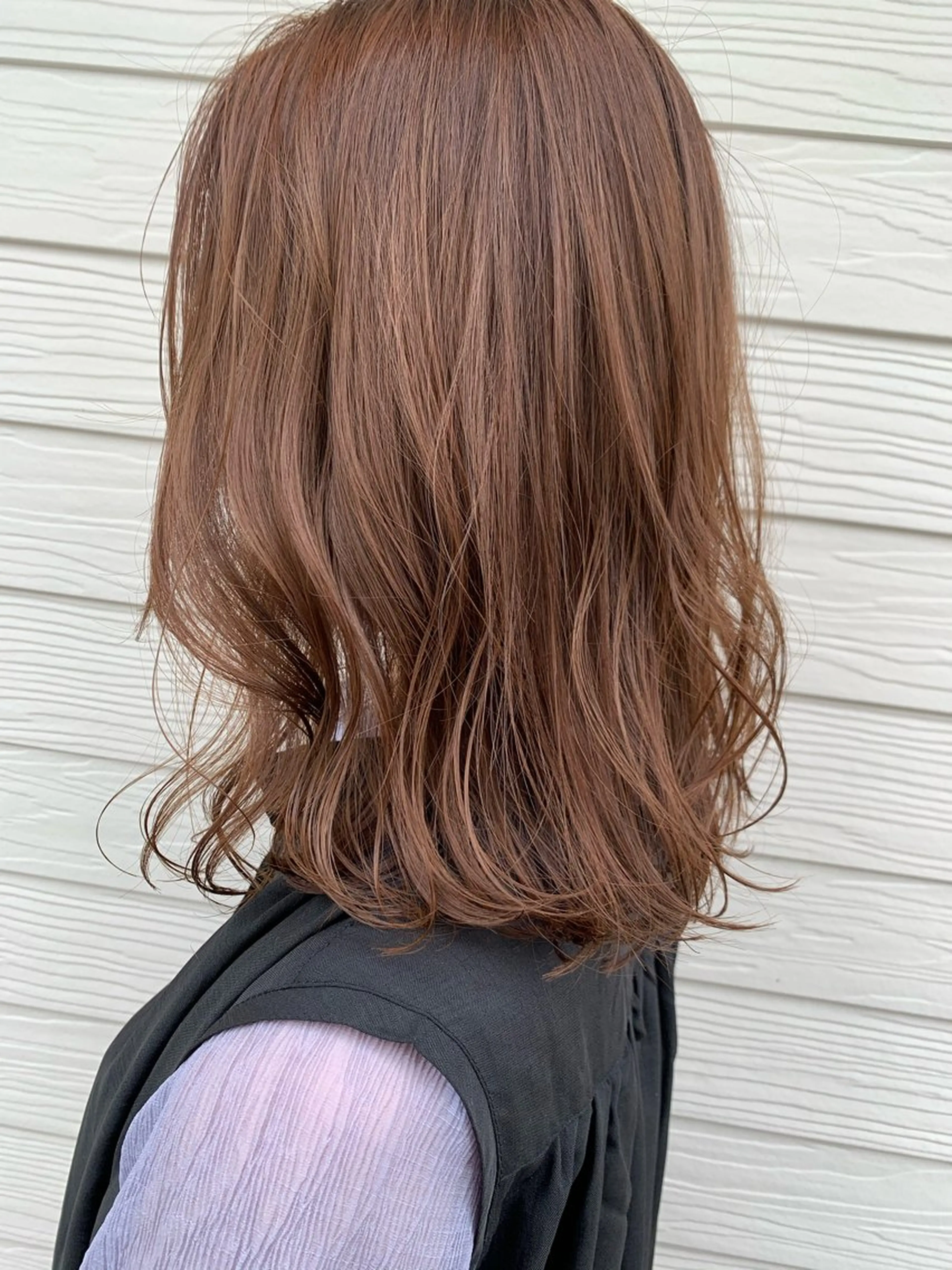 セミロング カラー ベージュカラー カット ヘアカラー トリートメント 青栁 穂香のヘアスタイル