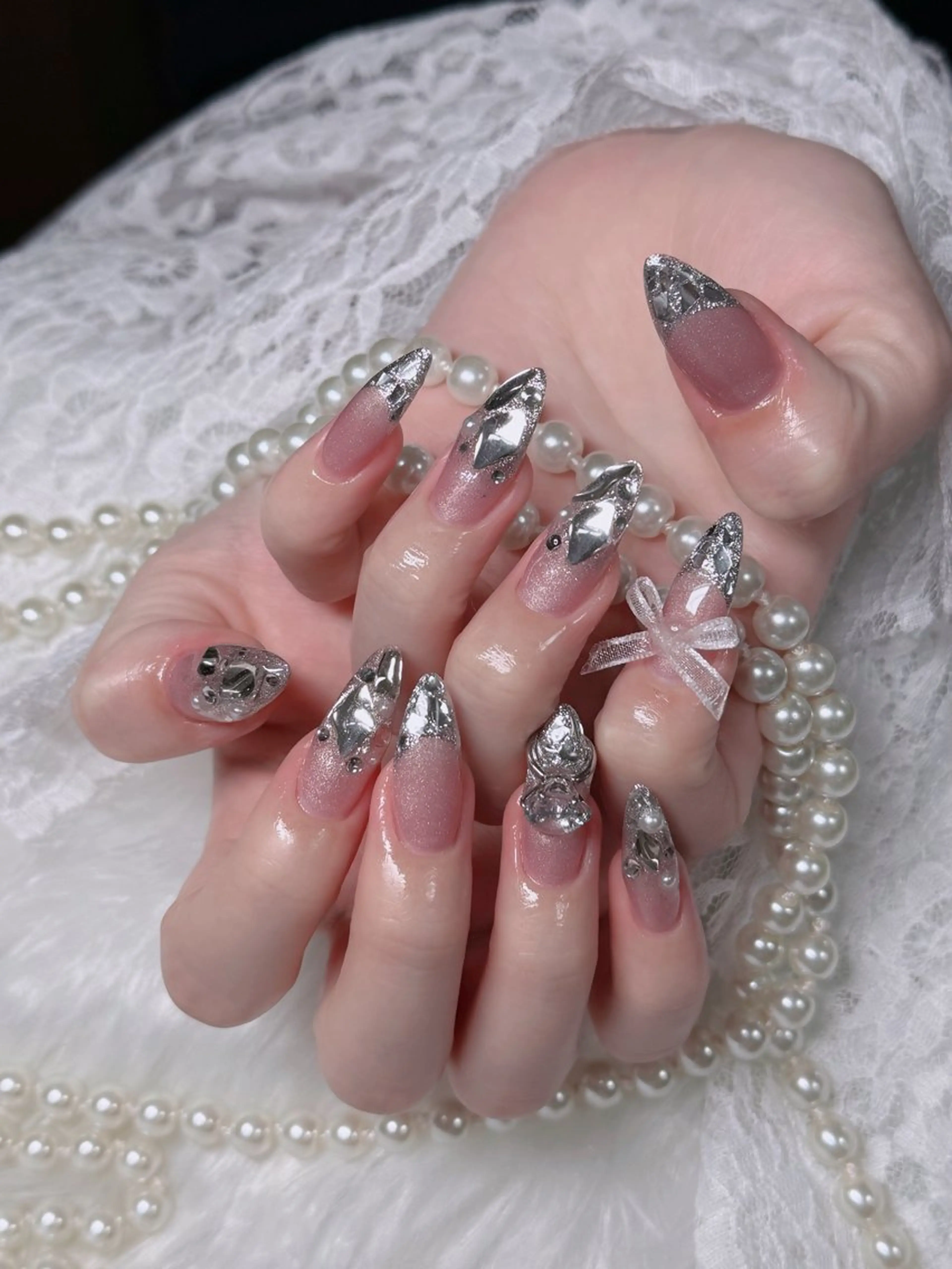 ネイル フレンチネイル ジェルネイル ハロウィン キラキラネイル 韓国ネイル H.babynailsalon所属・H.baby Nail Salonのネイルデザイン