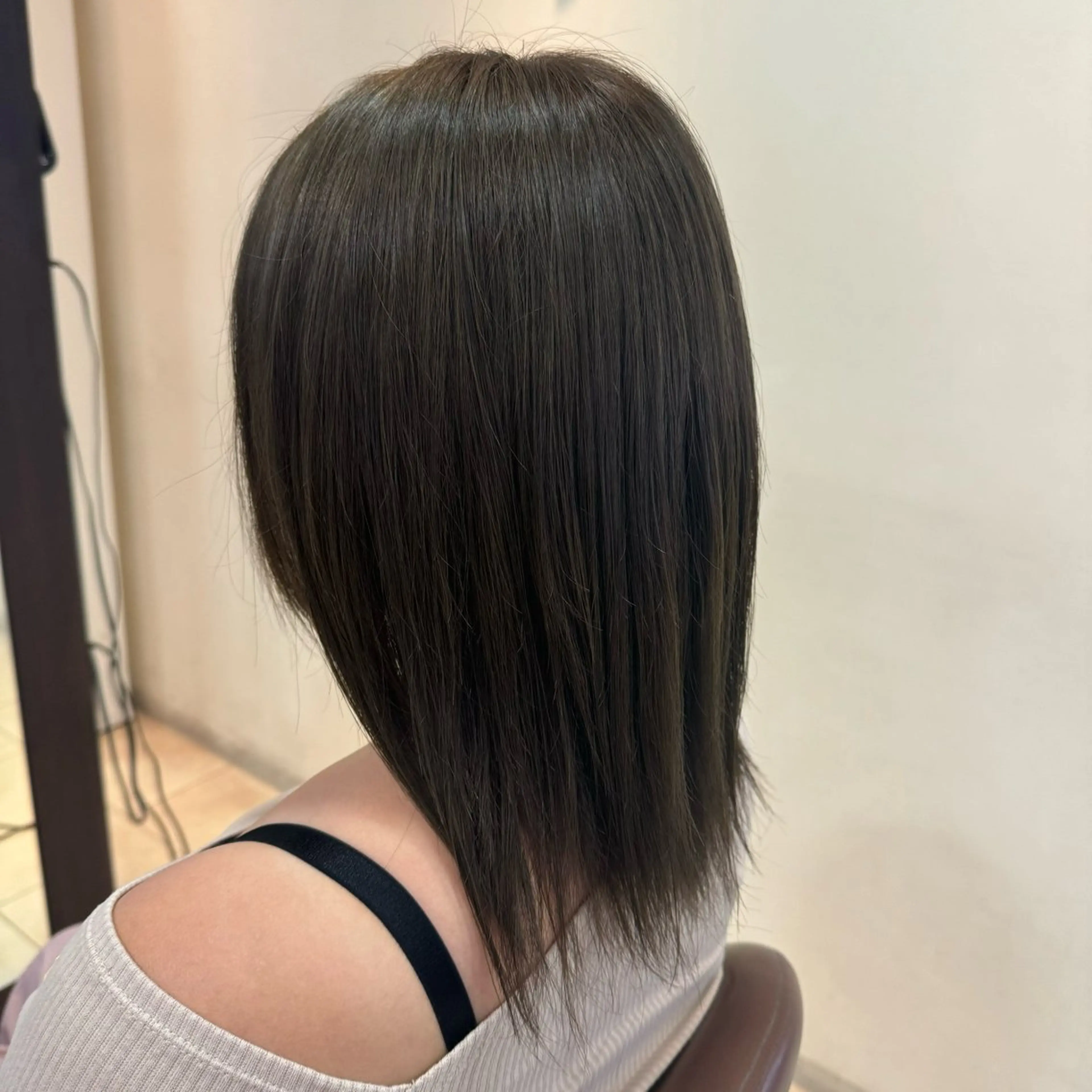 ミディアム カラー カット ヘアカラー トリートメント 西村 亜弥のヘアスタイル