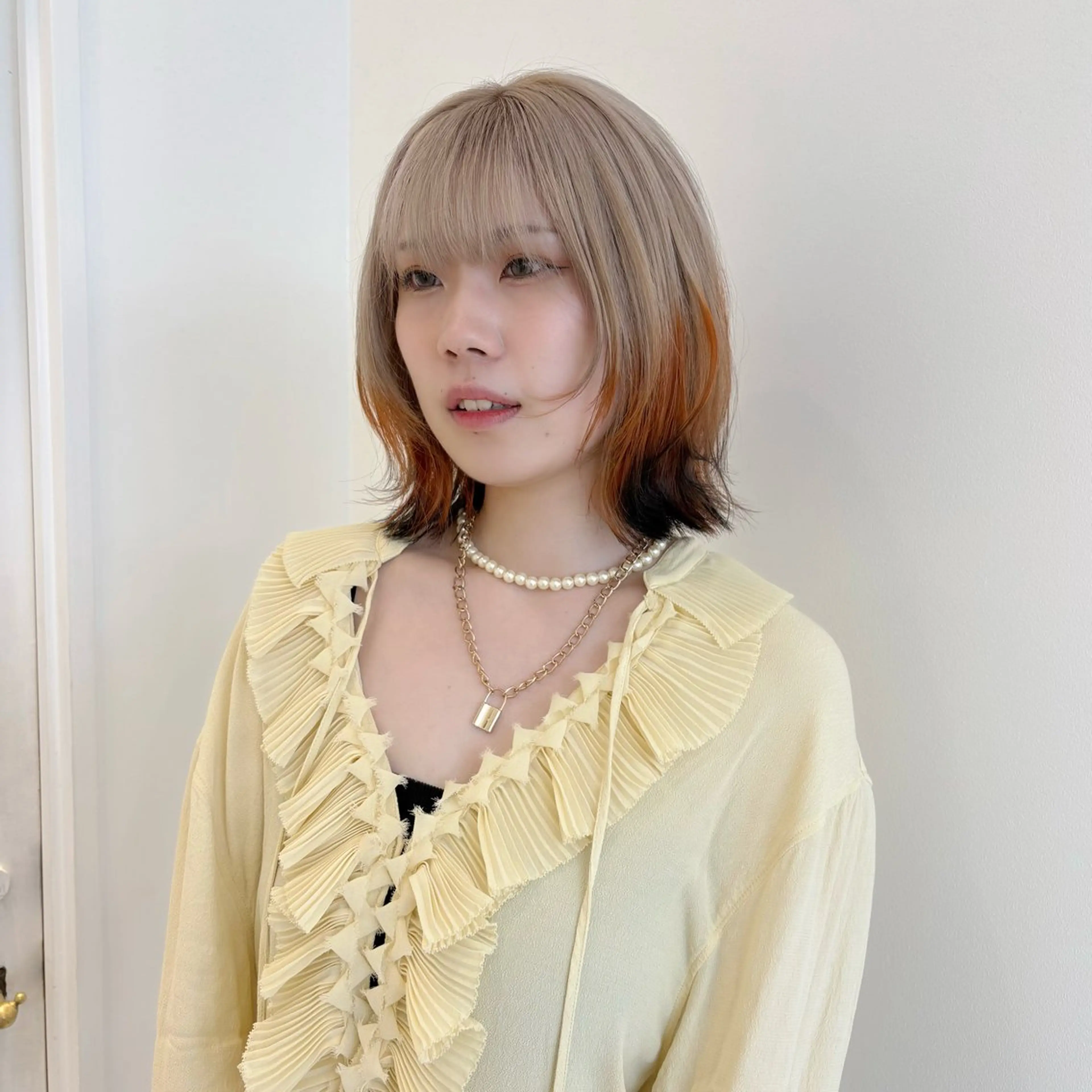 ミディアム カラー ヘアカラー トリートメント ハイトーン×デザイン 🪽🫧HIKARIのヘアスタイル