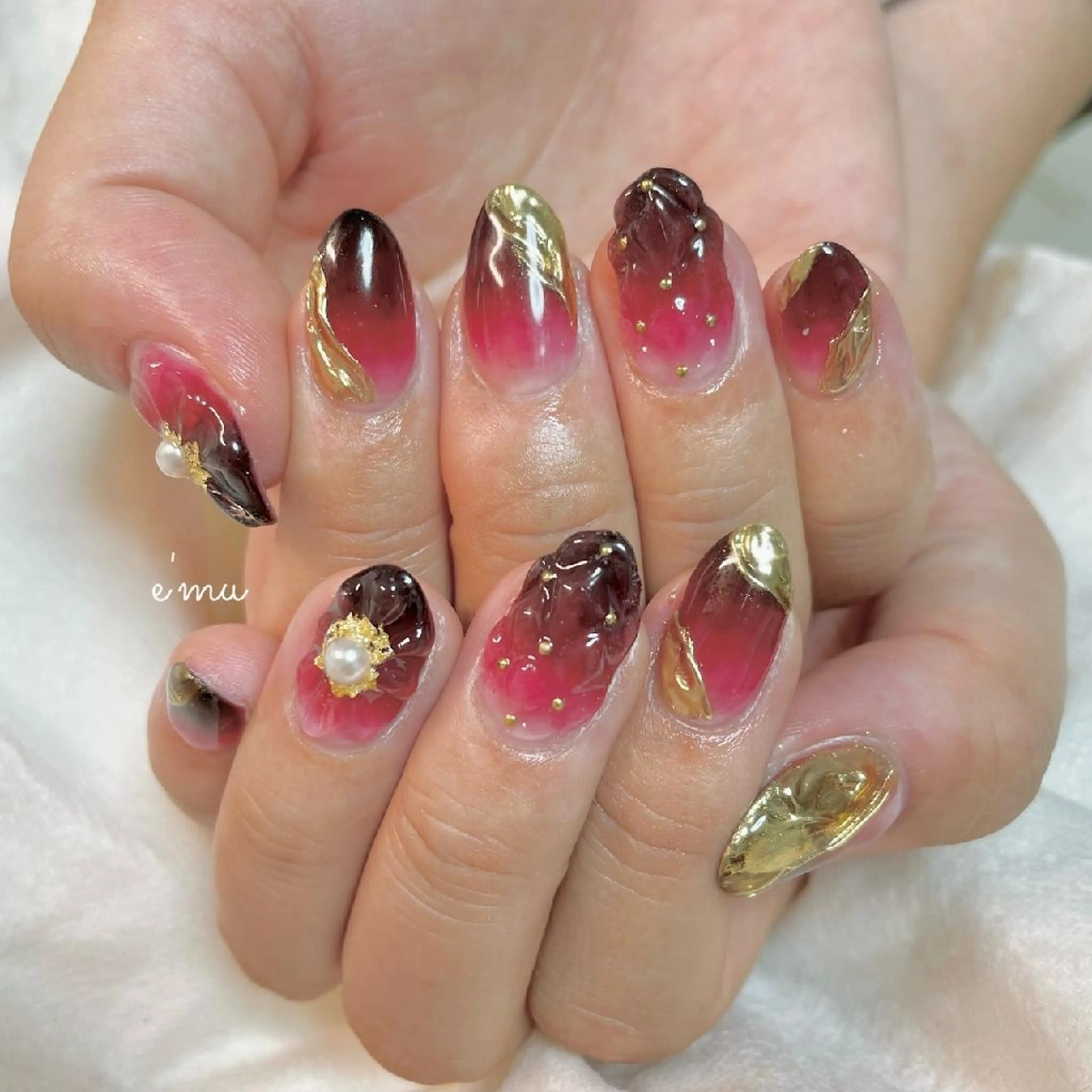ネイル フラワーネイル ミラーネイル ニュアンスネイル ぷっくりネイル nail salon e'mu💐のネイルデザイン