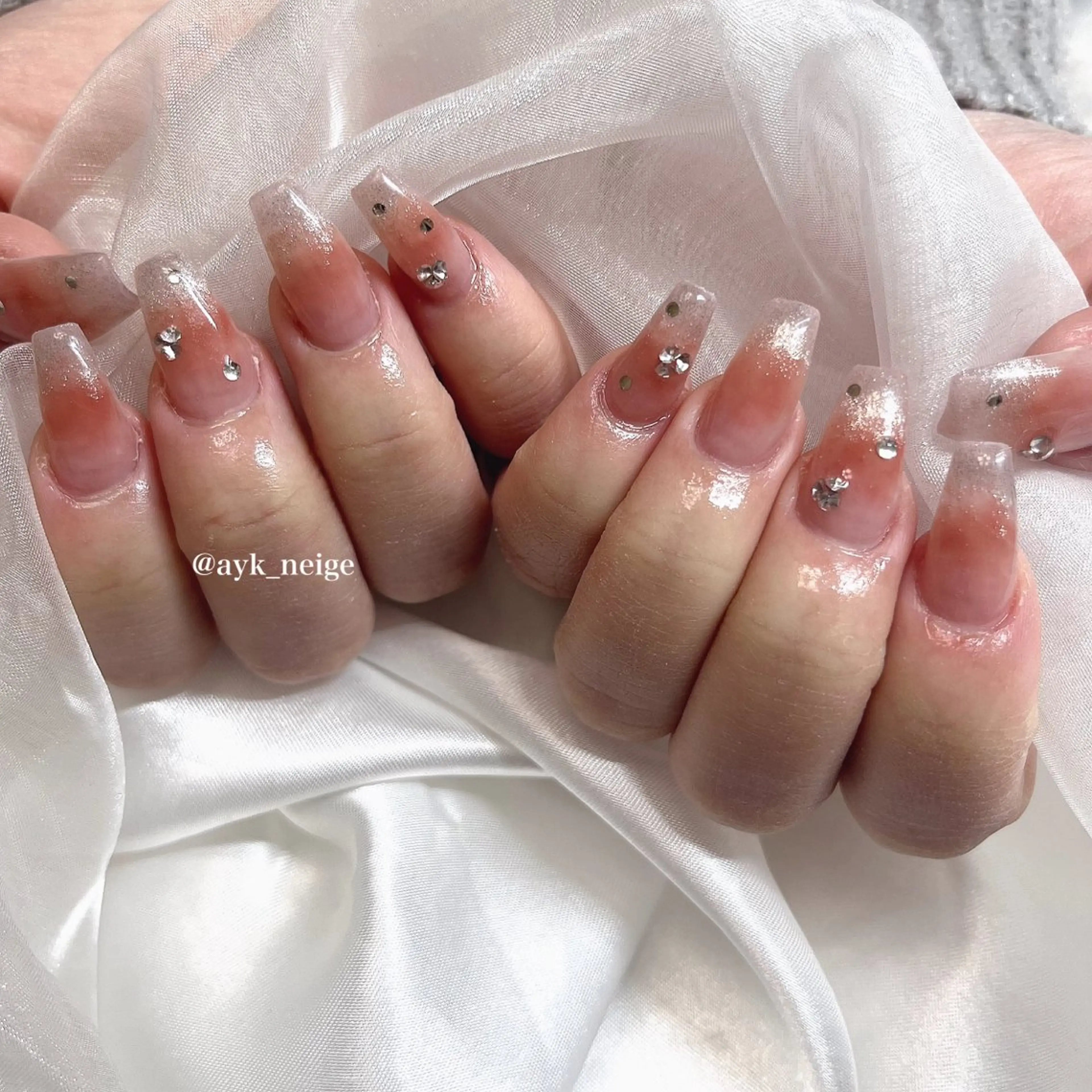 ネイル フットネイル キラキラネイル 韓国ネイル リボン シンプルネイル n'eige nail所属・大谷 綾香のネイルデザイン