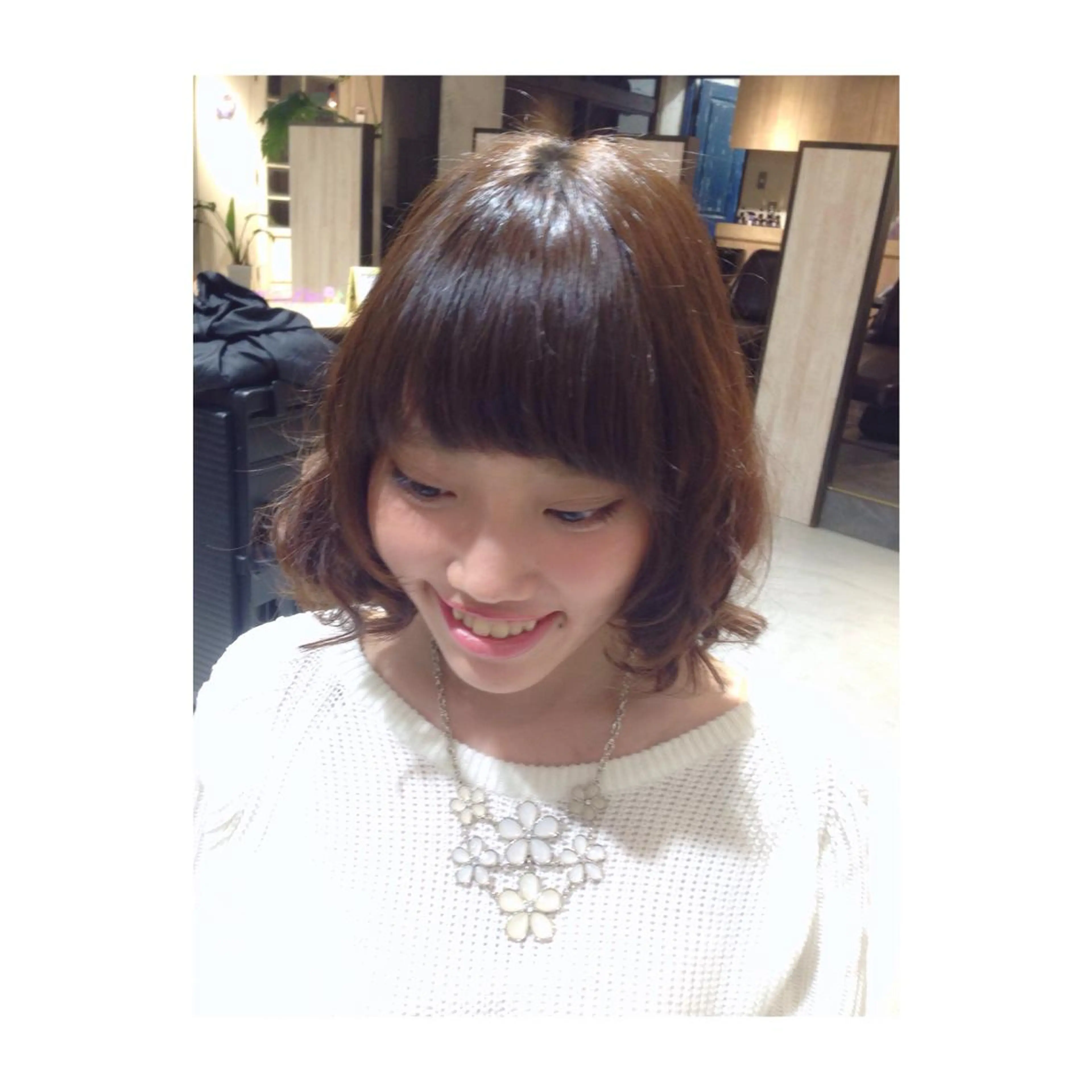 ミディアム セミロング カラー パーマ ミディアムパーマ セミロングパーマ オン眉 デジタルパーマ アオガミ （前髪顔周りカット）のヘアスタイル