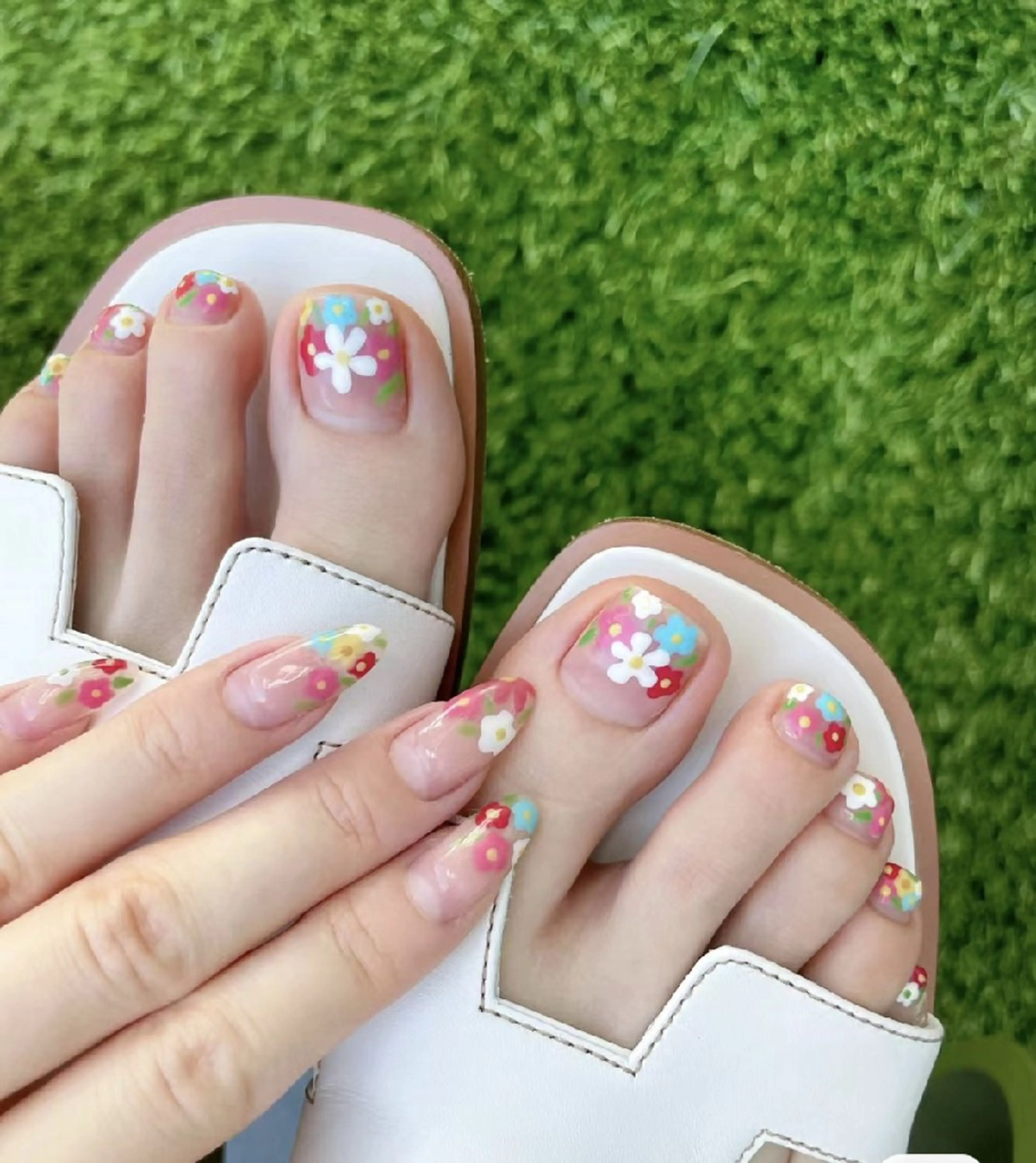 ネイル フラワーネイル フットネイル ハンドネイル UM Nail Salonのネイルデザイン