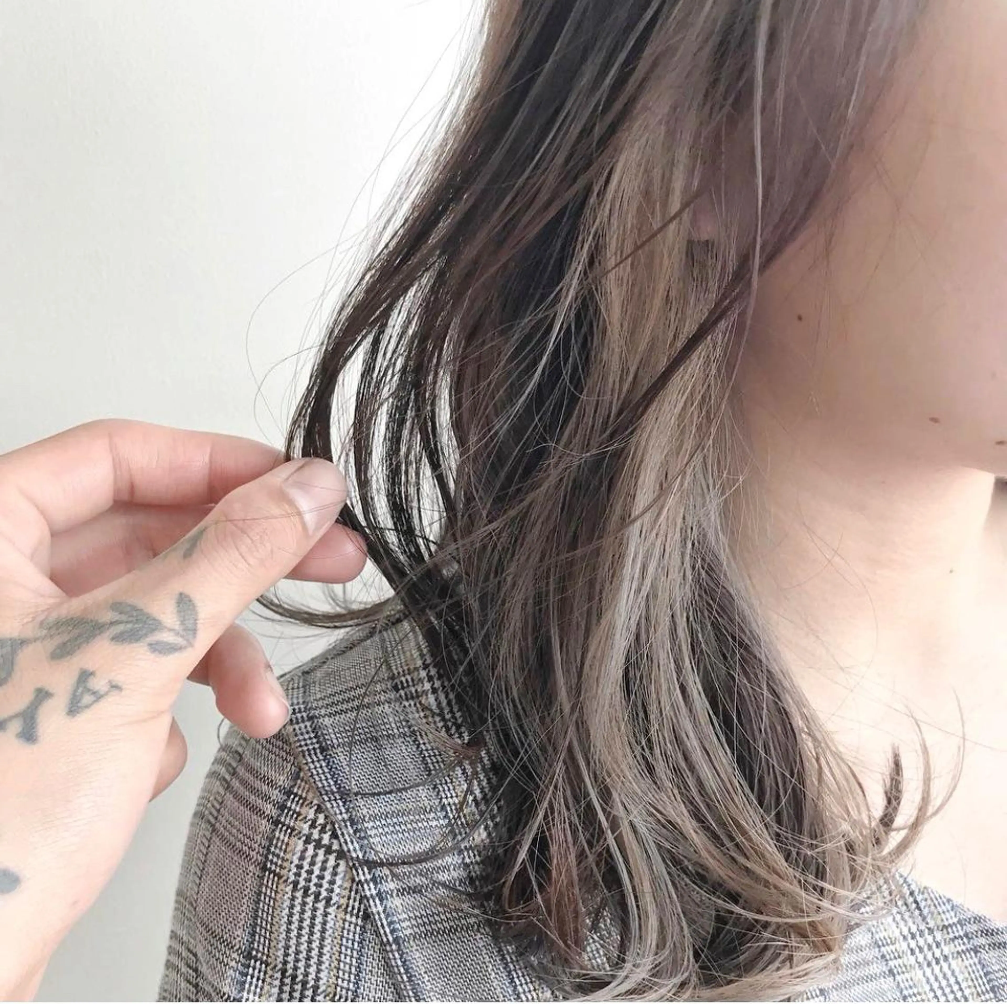 セミロング カラー グランジヘア 無造作ヘアHYUGAのヘアスタイル