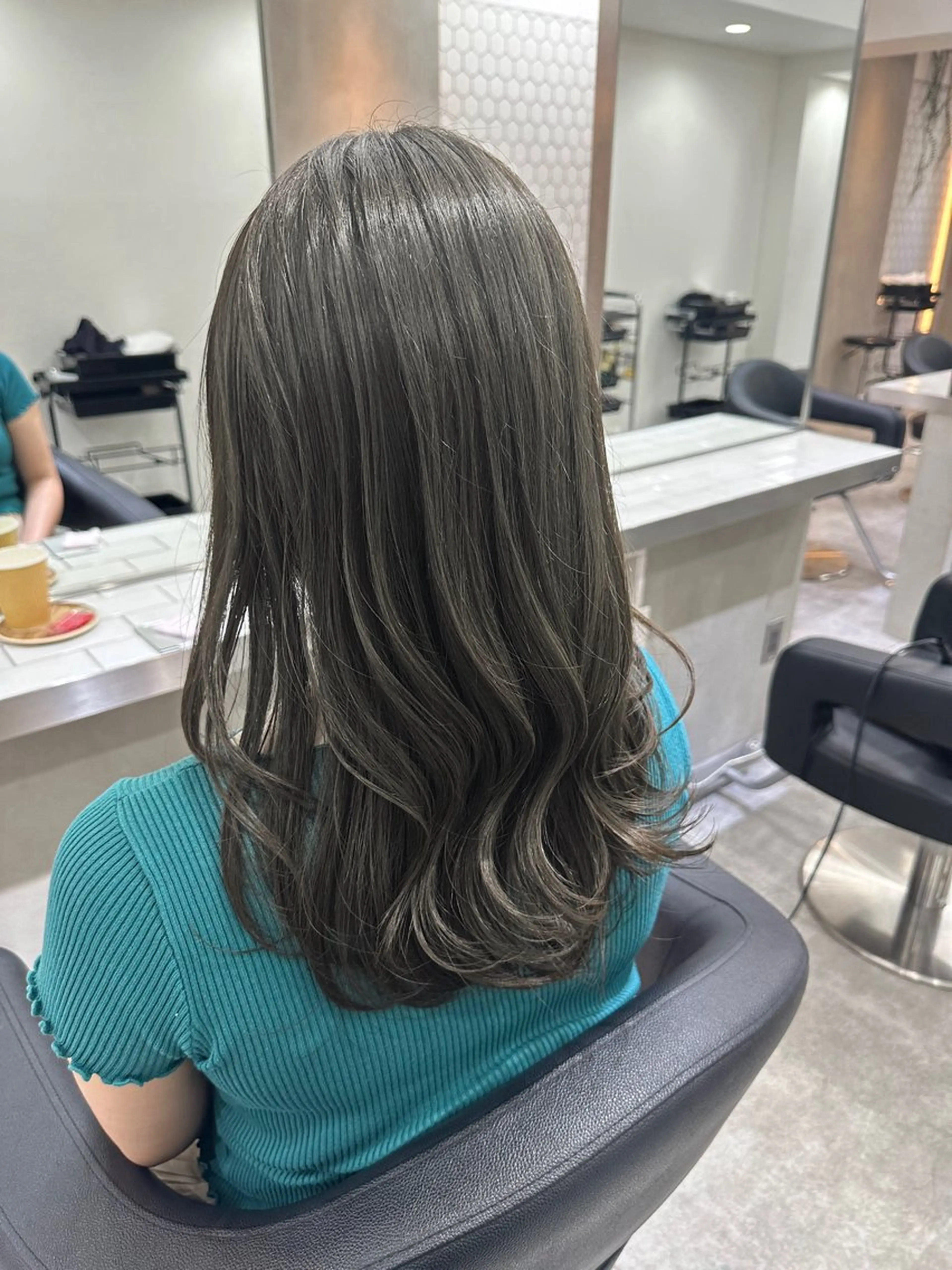 セミロング カラー レイヤー 顔周り グレージュ/添田晃基のヘアスタイル