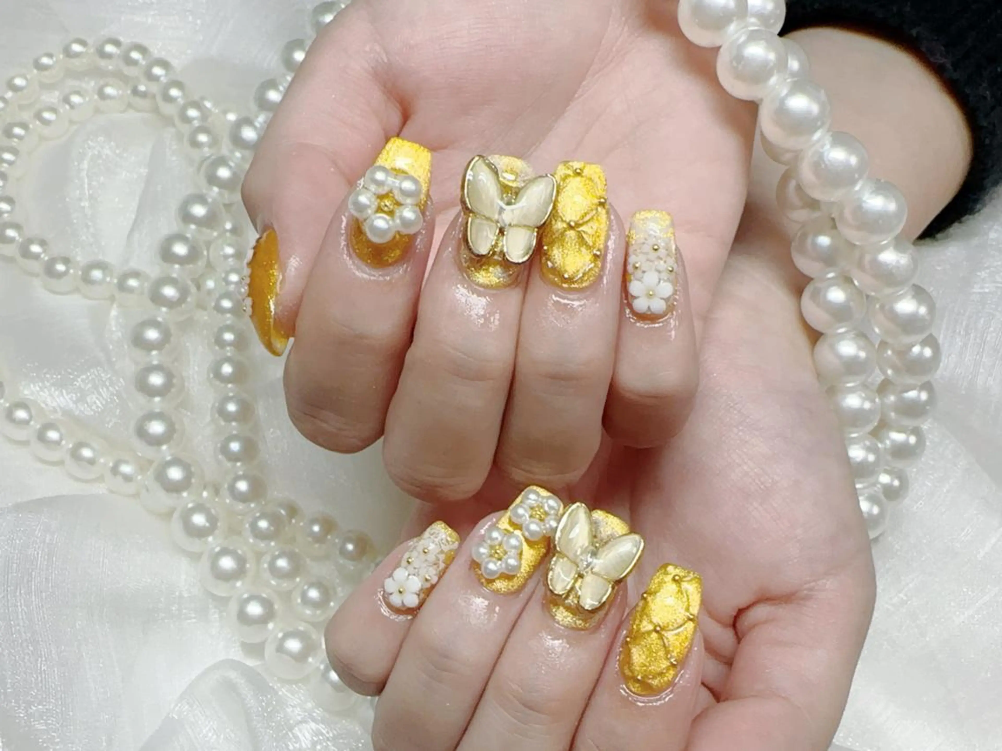 ネイル オーロラネイル 長さ出し フレンチネイル ガーリー キラキラネイル NANAKO 🌼のネイルデザイン