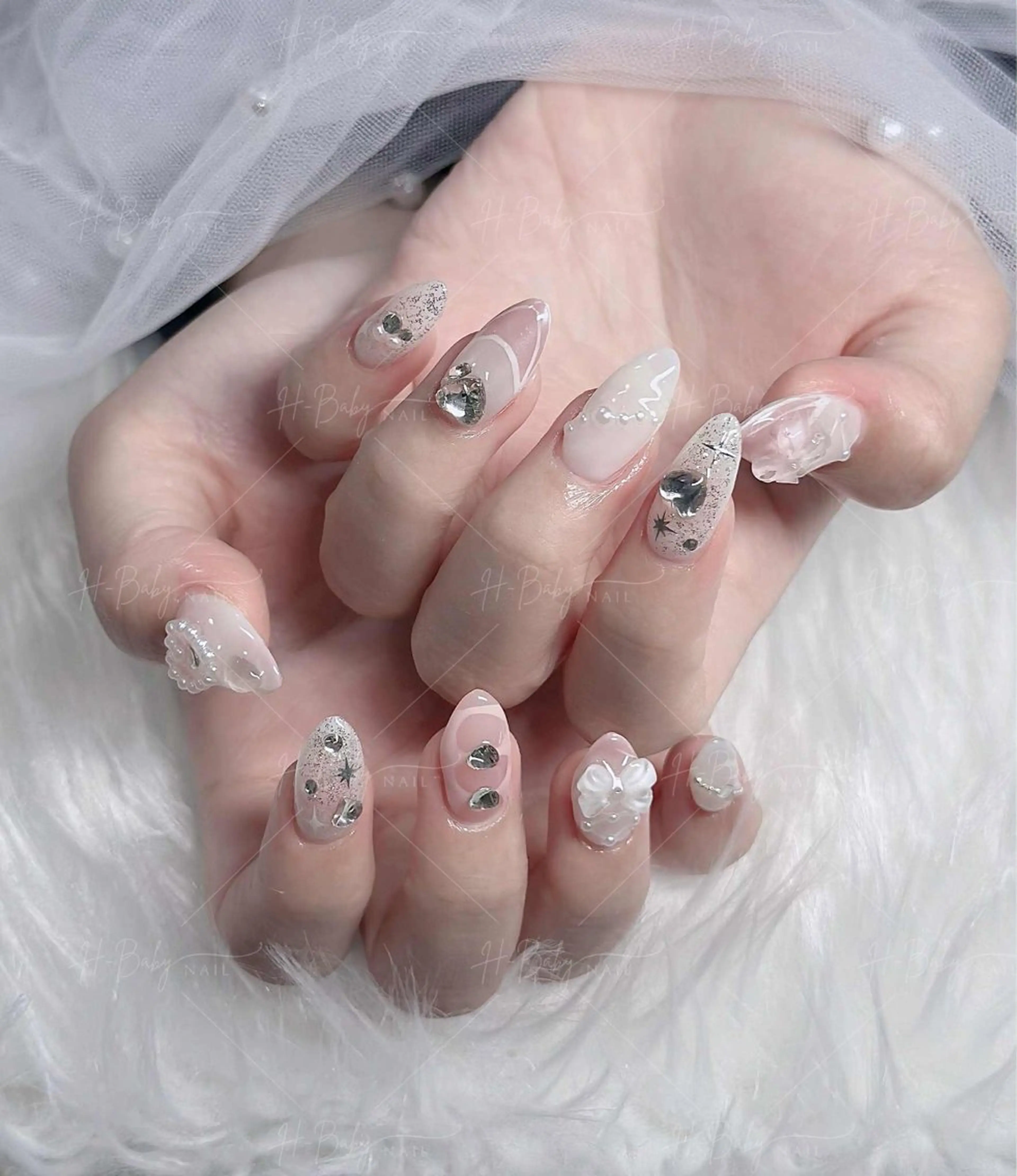 ネイル フレンチネイル ジェルネイル ハロウィン キラキラネイル 韓国ネイル H.babynailsalon所属・H.baby Nail Salonのネイルデザイン