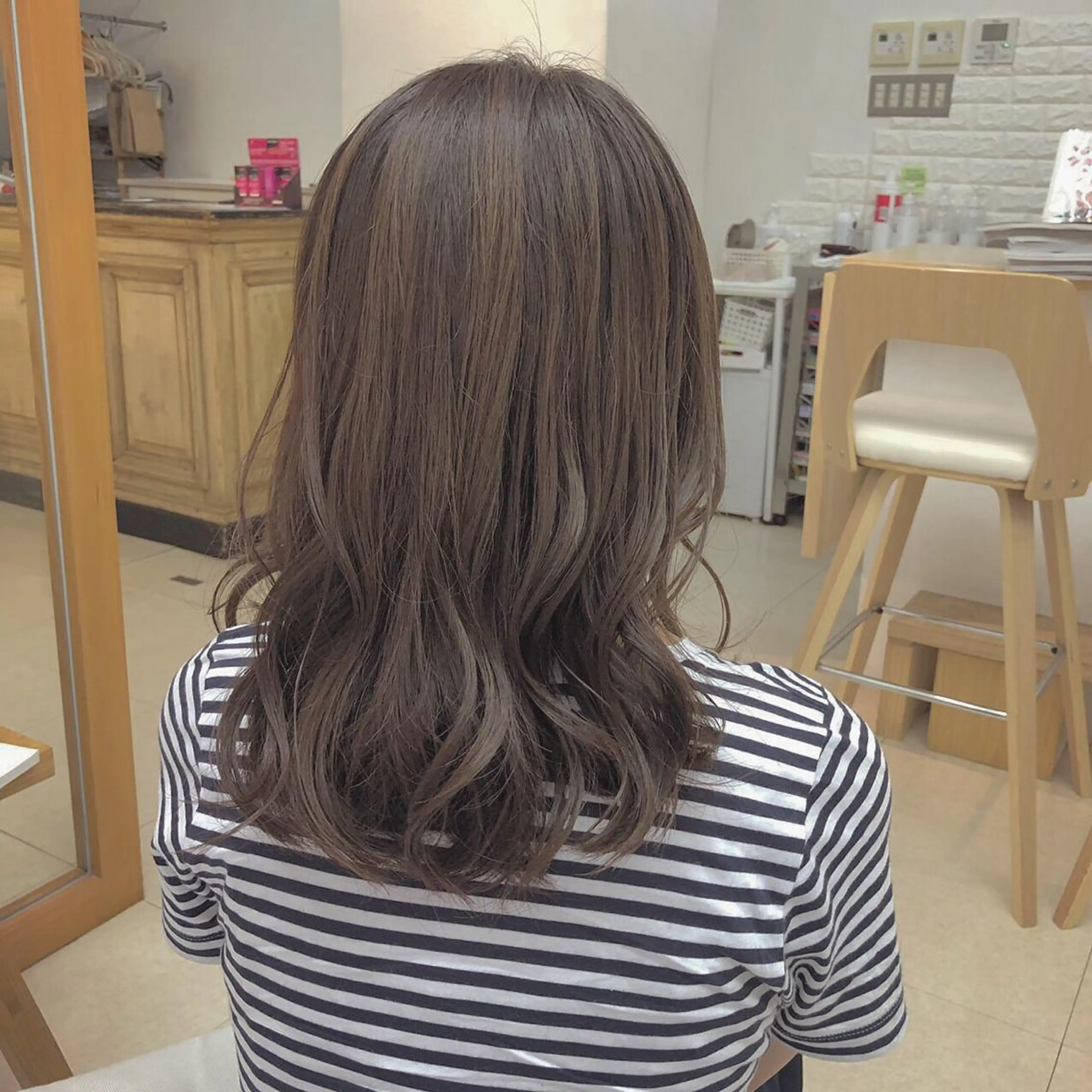 セミロング アッシュ 安永 涼のヘアスタイル