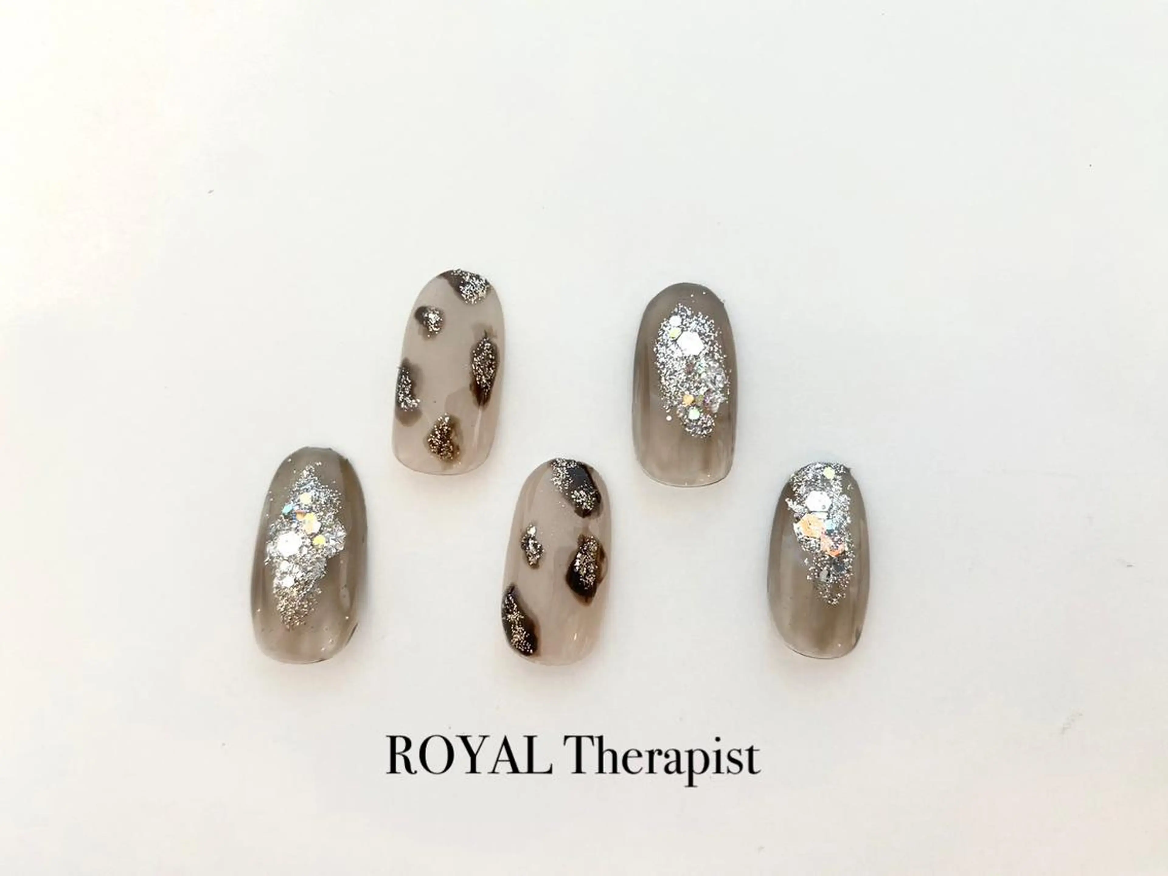 ネイル 【尾下】 ロイヤル•セラピストのネイルデザイン