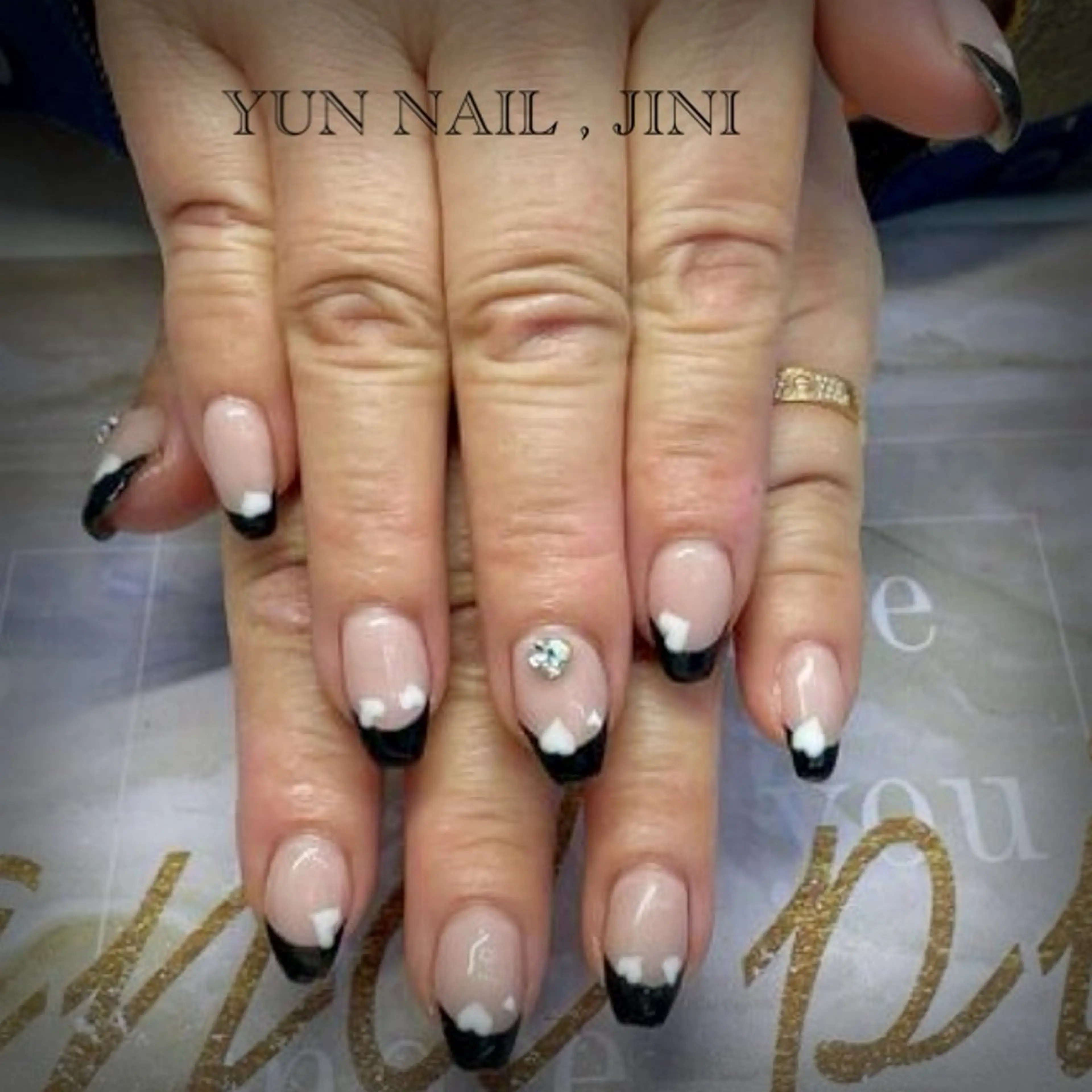 ネイル アートネイル フレンチネイル ハート 🌈Yun nail hyejin💋のネイルデザイン