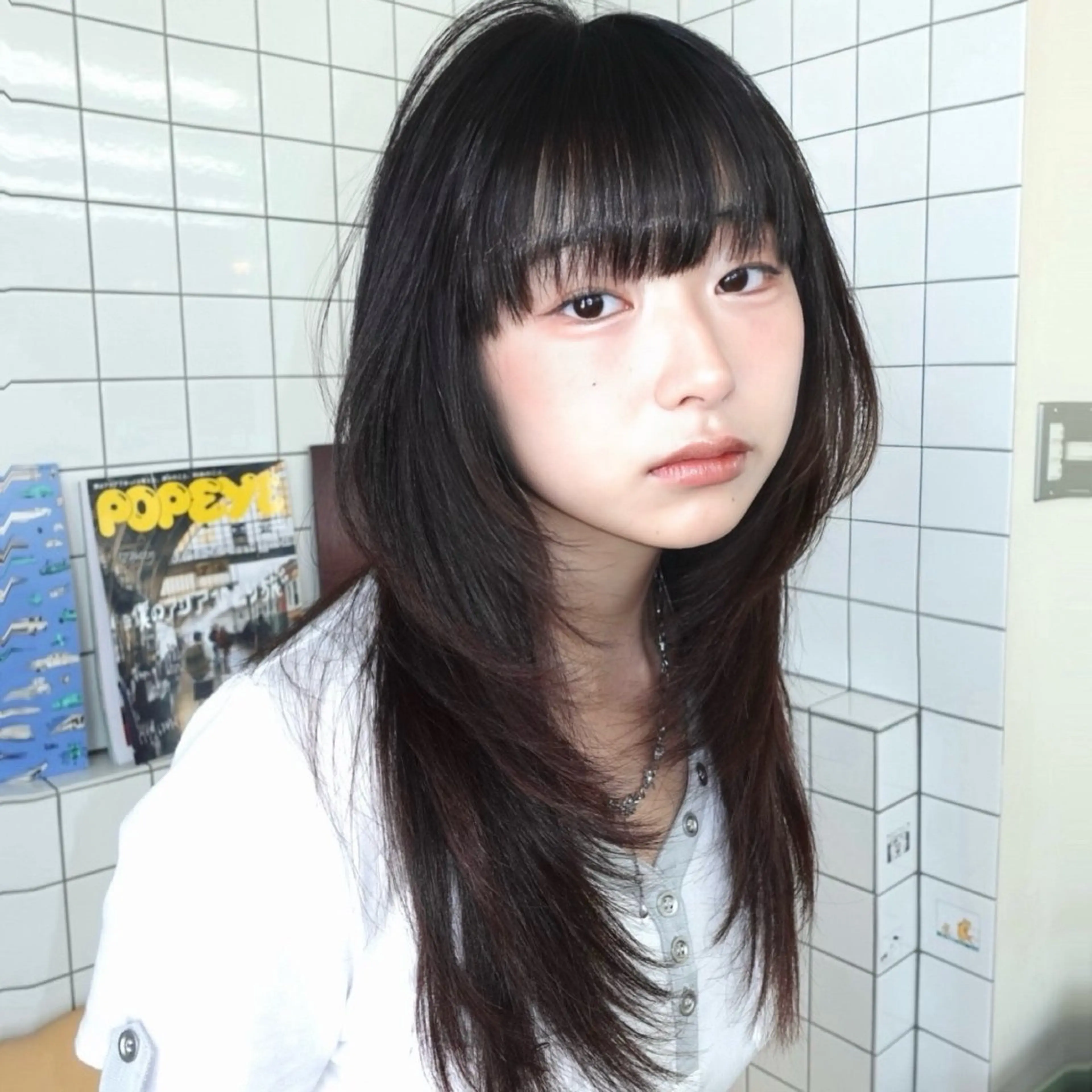 ロング 顔まわりレイヤー ハッシュカット ハイレイヤー レイヤーカット ロング カット ヘアカラー トリートメント レイヤーカット ダブルカラーのヘアスタイル