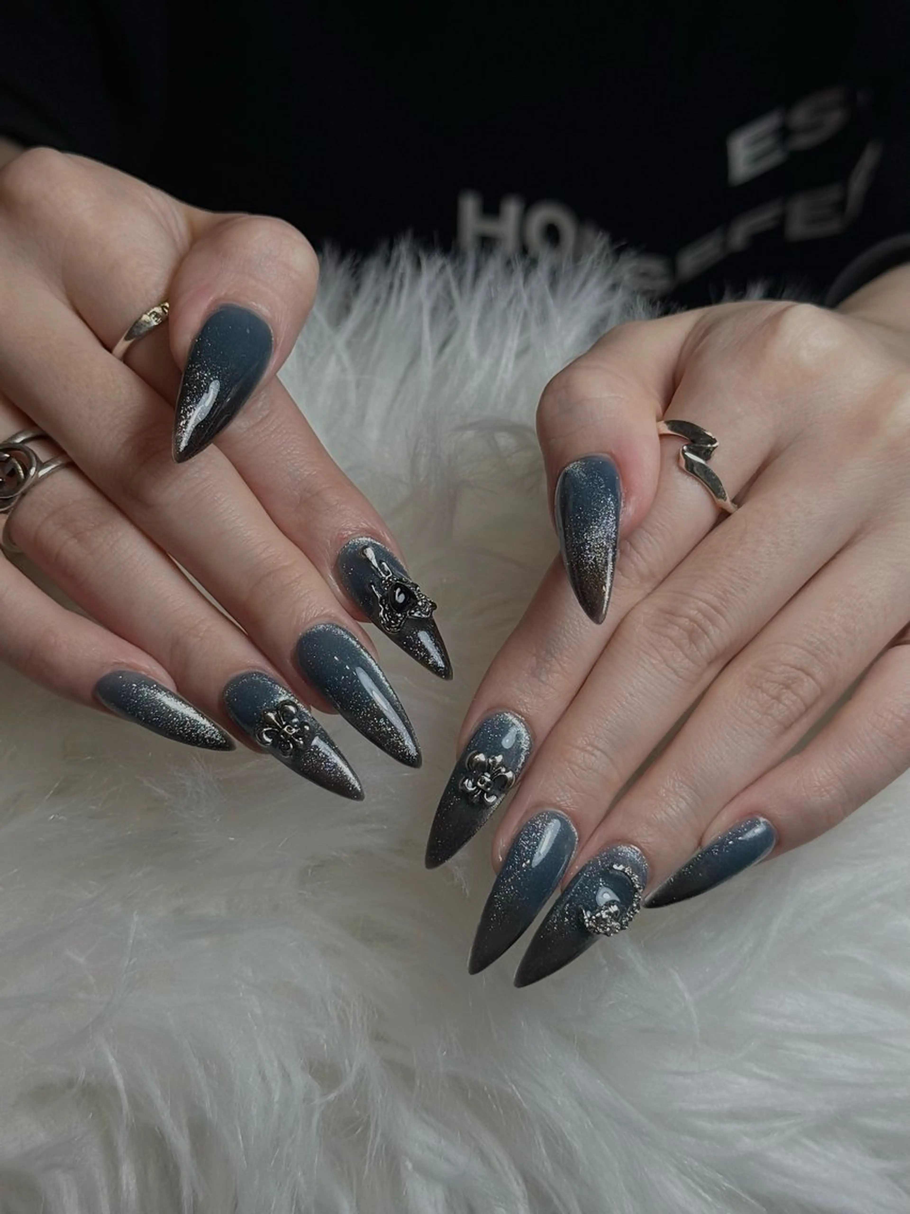 ネイル フレンチネイル ジェルネイル キラキラネイル 韓国ネイル マグネットネイル Julli nail studio所属・Julli NailStudioのネイルデザイン