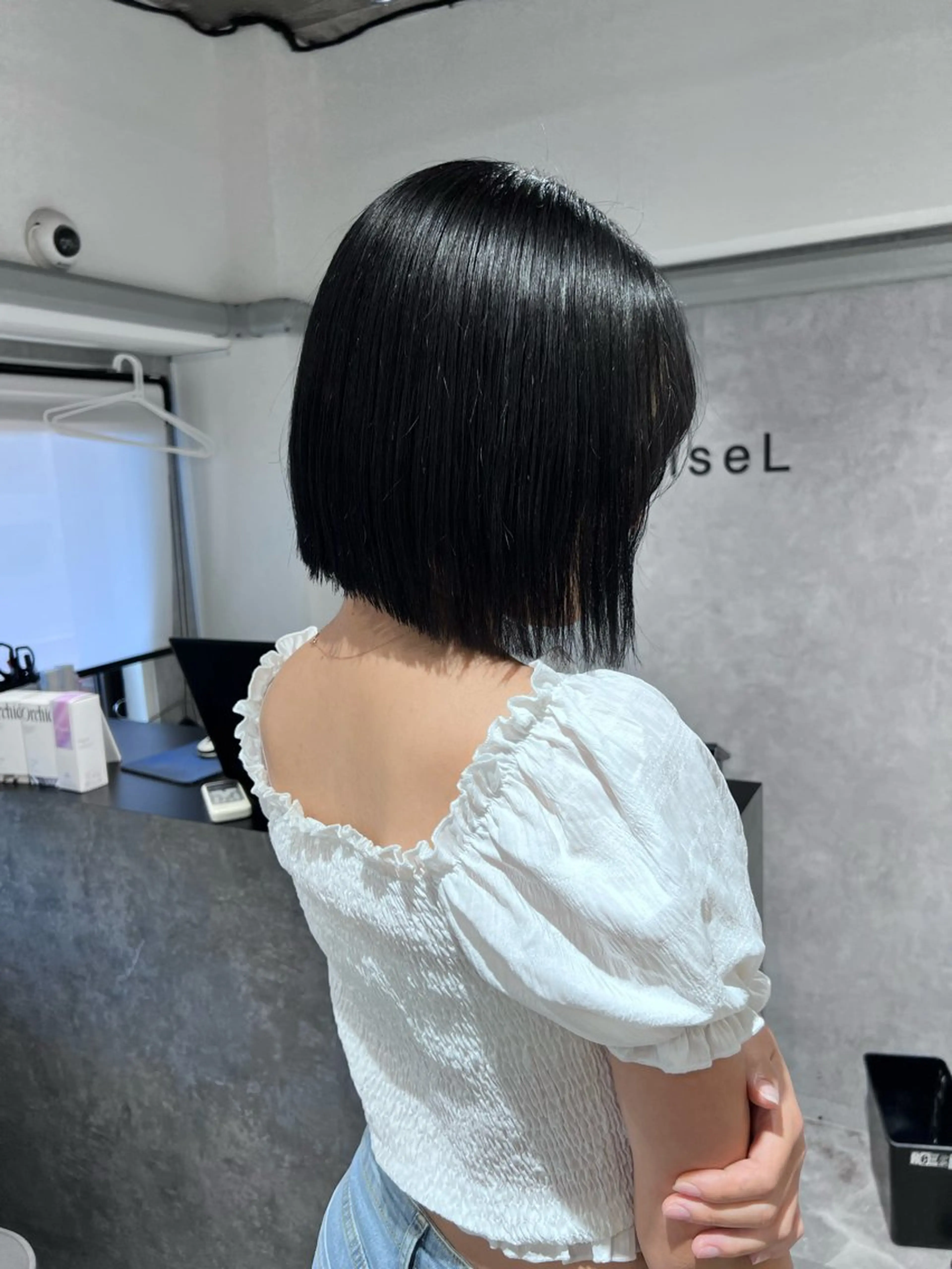 ショート カラー ブリーチ ボブ カット ヘアカラー トリートメント TOMONA👑 透明感カラーレイヤーのヘアスタイル