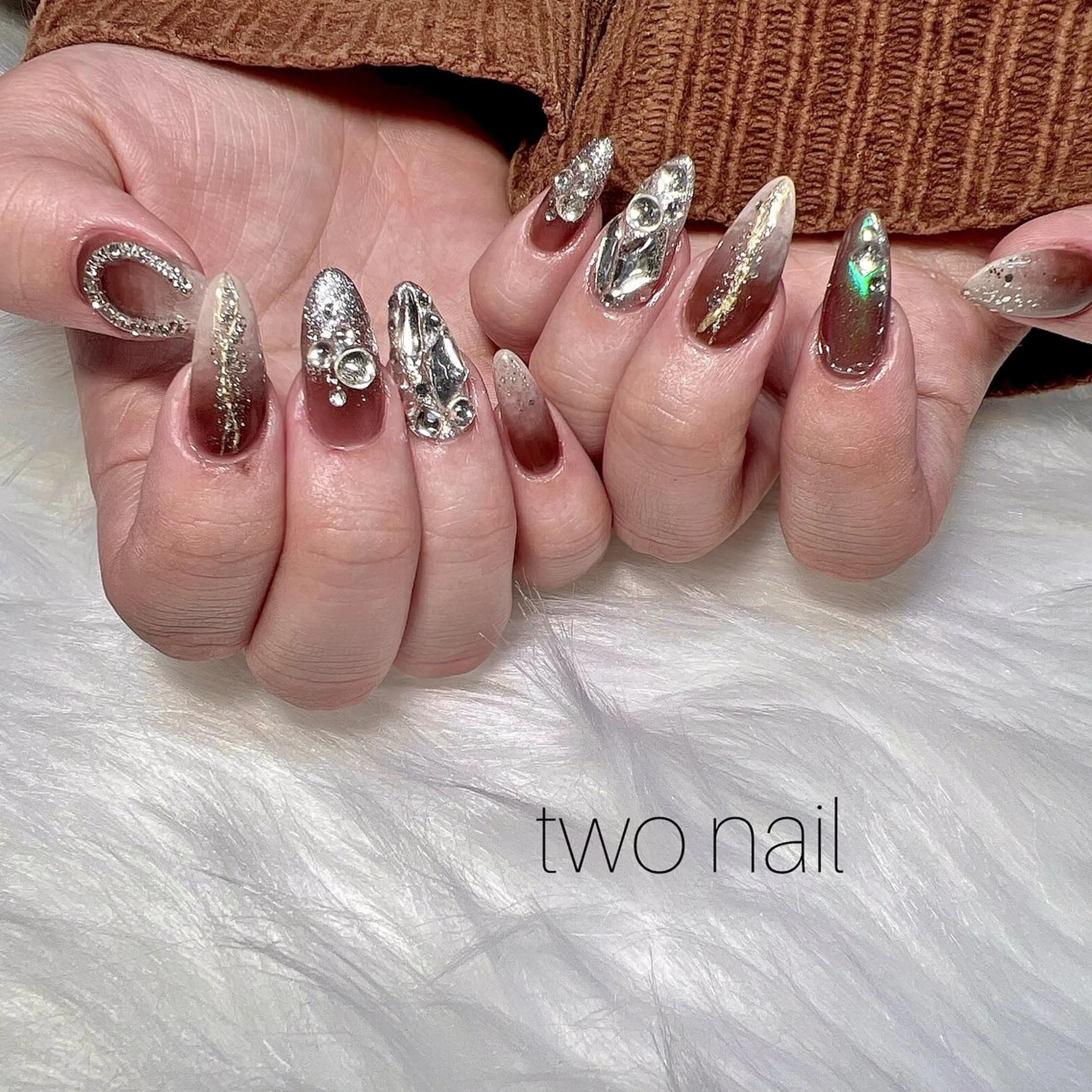 ネイル アートネイル ブラウン ゴージャス ネイルチップ ホワイト ハンドネイル two nailのネイルデザイン