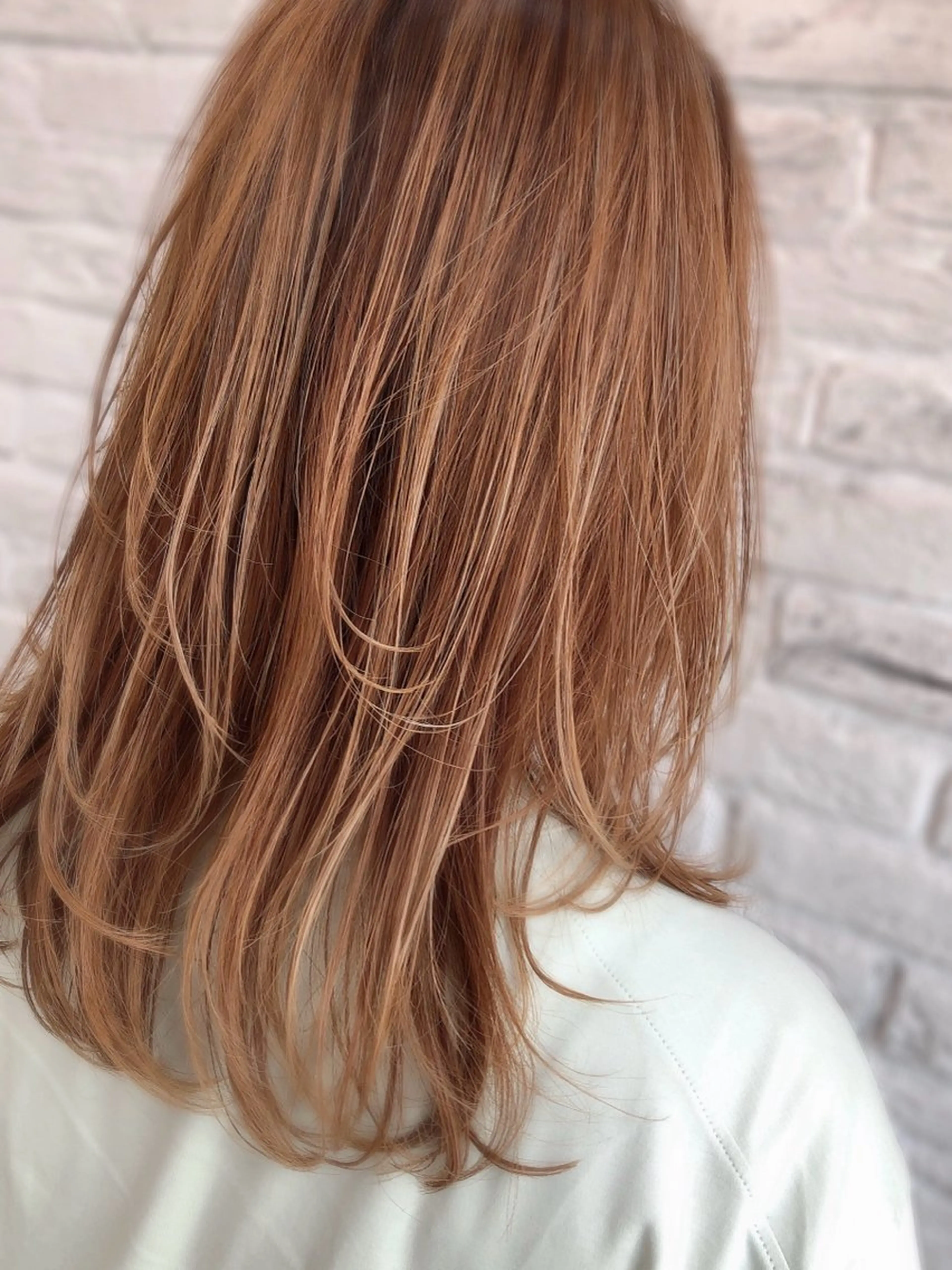 カラー LoE[ロエ]桃井 香菜子のヘアスタイル