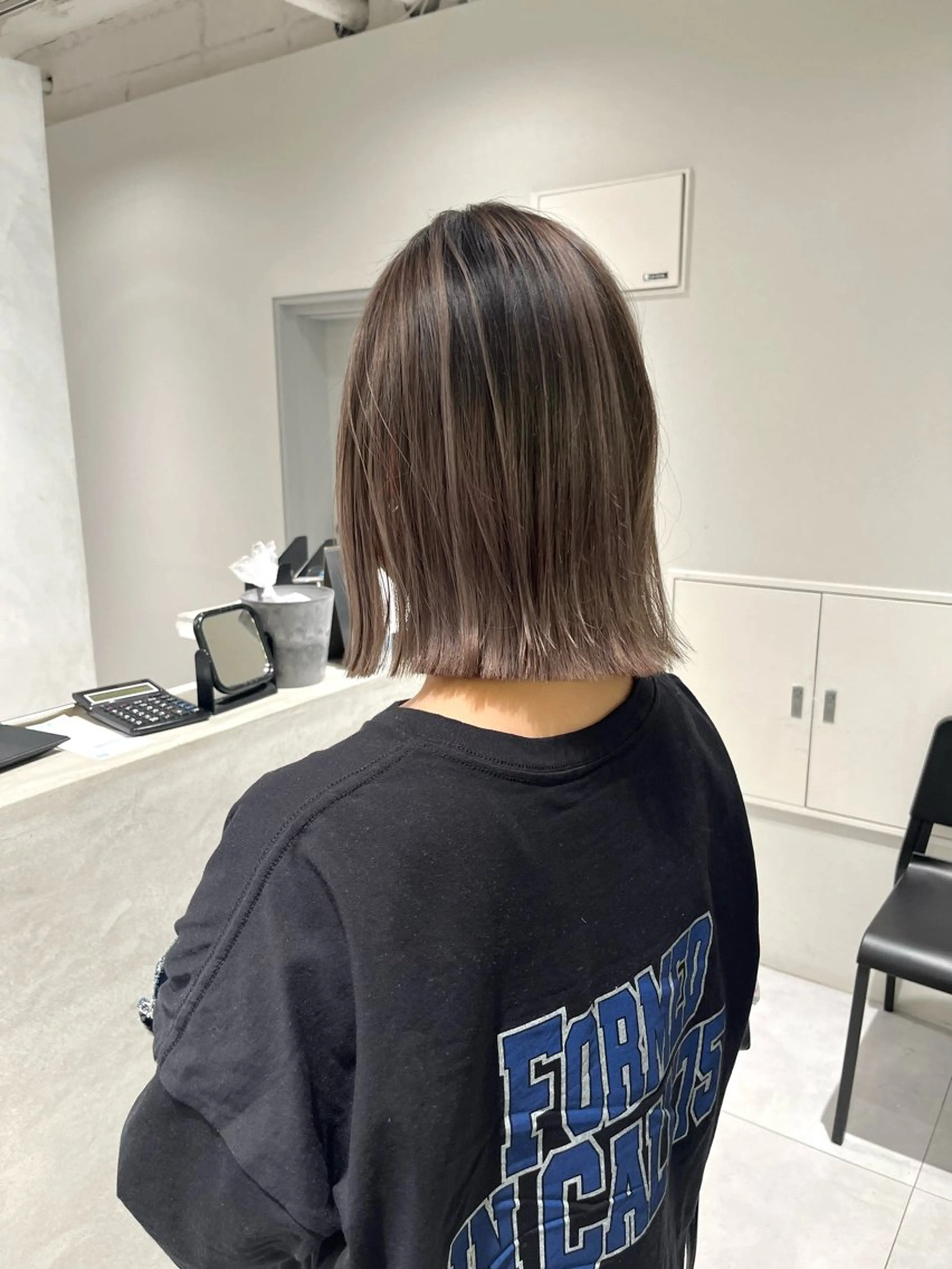 ミディアム カラー バレイヤージュ レイヤーカット ヘアカラー バレイヤージュ ハイライトのヘアスタイル