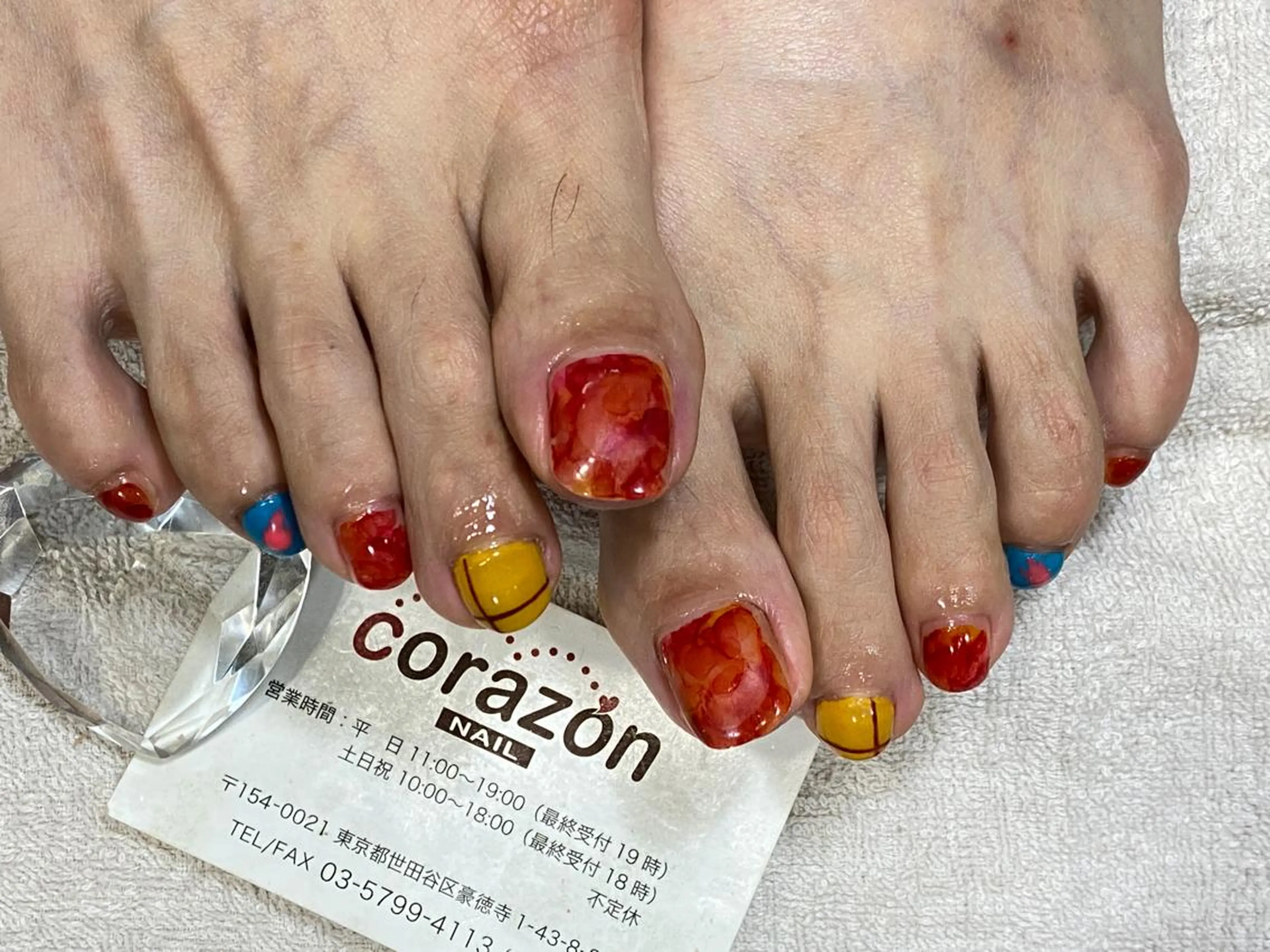 ネイル アートネイル 赤色 黄色 ハンドネイル フットネイル ハンドケア corazon所属・ネイリスト aicoのネイルデザイン