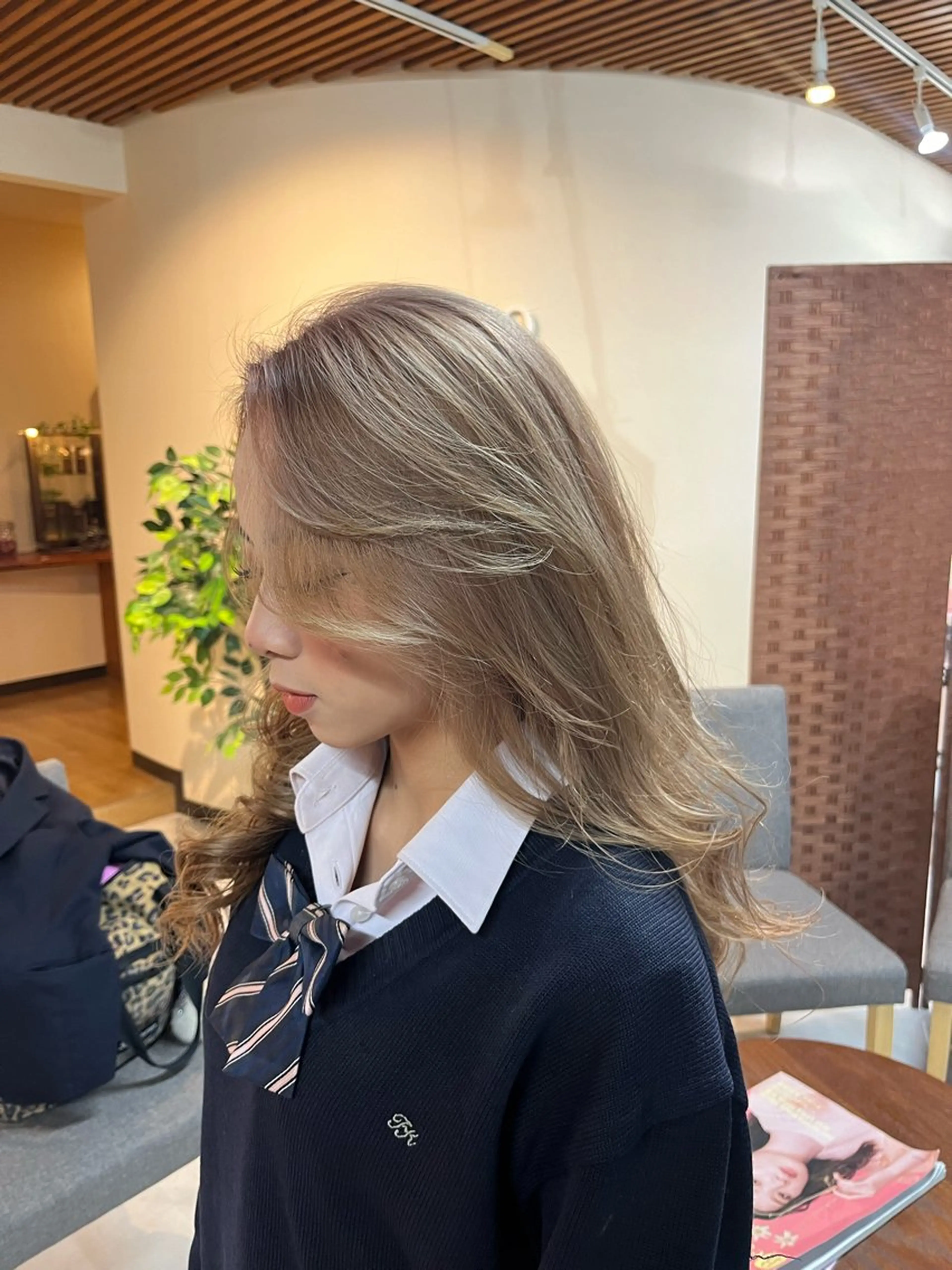 ロング カラー ブリーチ ケアブリーチ ハイトーンカラー トリートメント 海外ガール ハイトーン　竹井俊介のヘアスタイル
