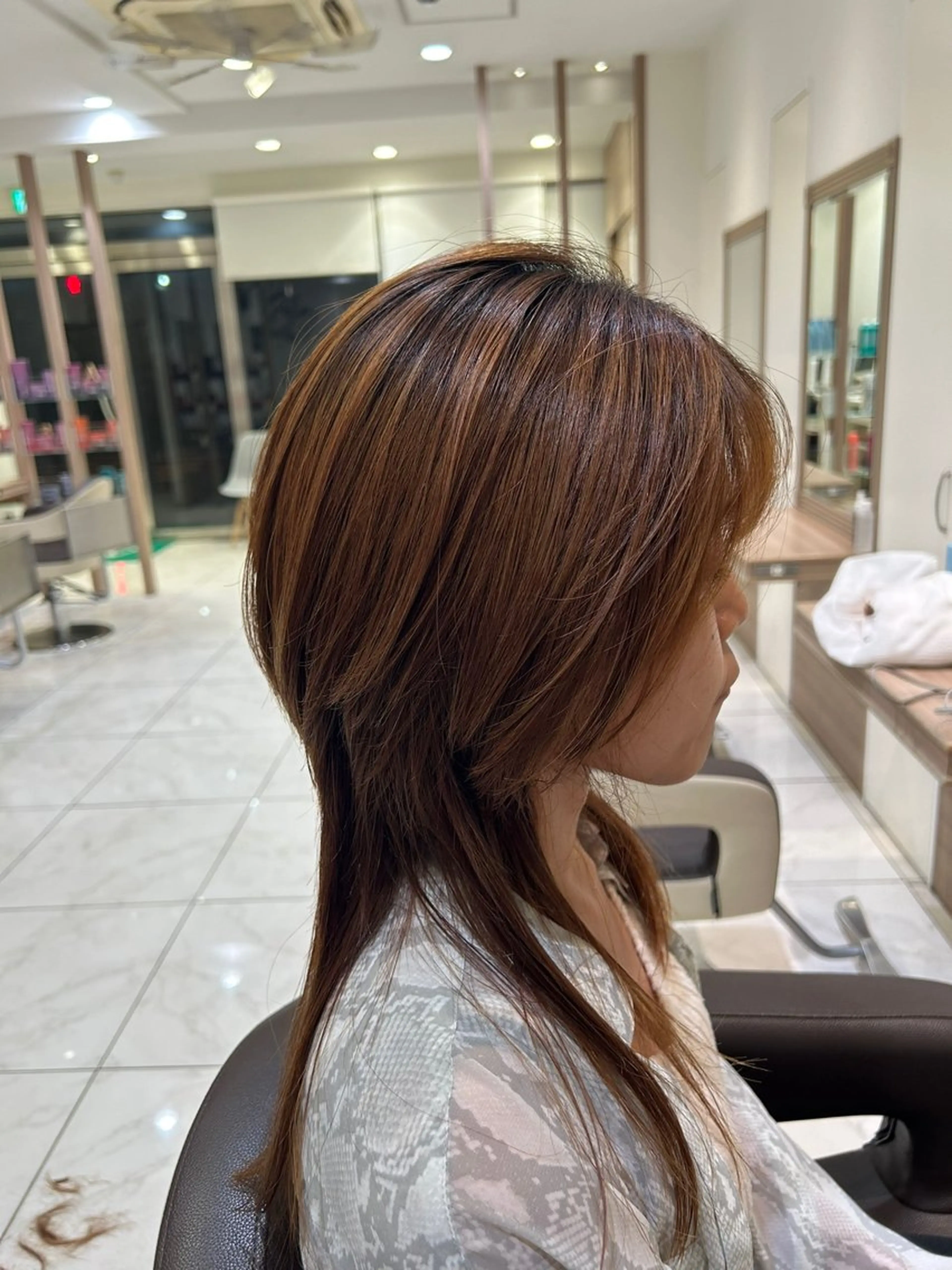 セミロング ハイトーン/レイヤー 藤田健太郎のヘアスタイル