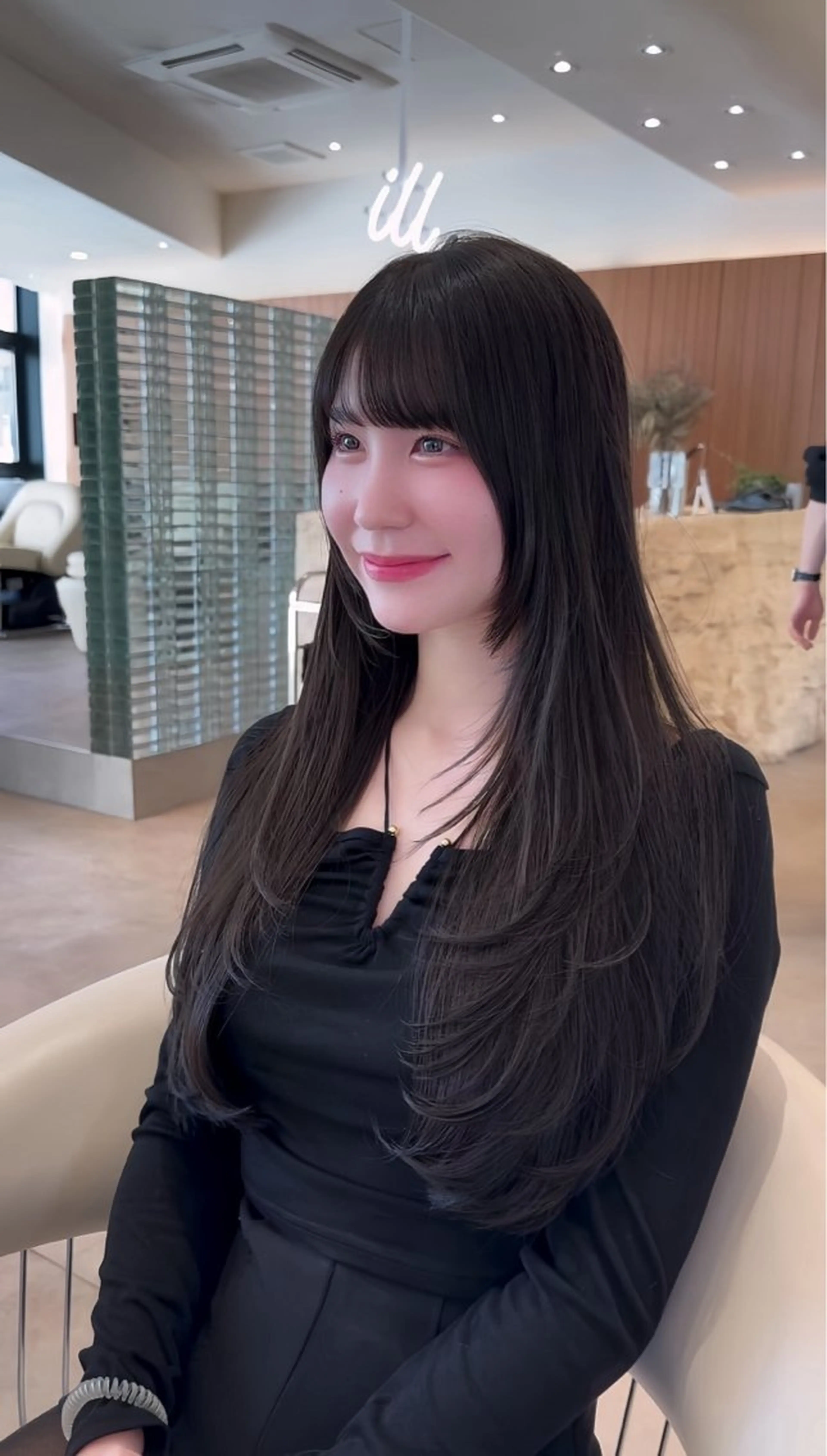 ロング カラー 黒髪 ブルーカラー ブルーブラック ダークグレー ダークグレージュ カット ヘアカラー ヘアセット 韓国レイヤー🇰🇷 韓国研修◎渋谷カイトのヘアスタイル