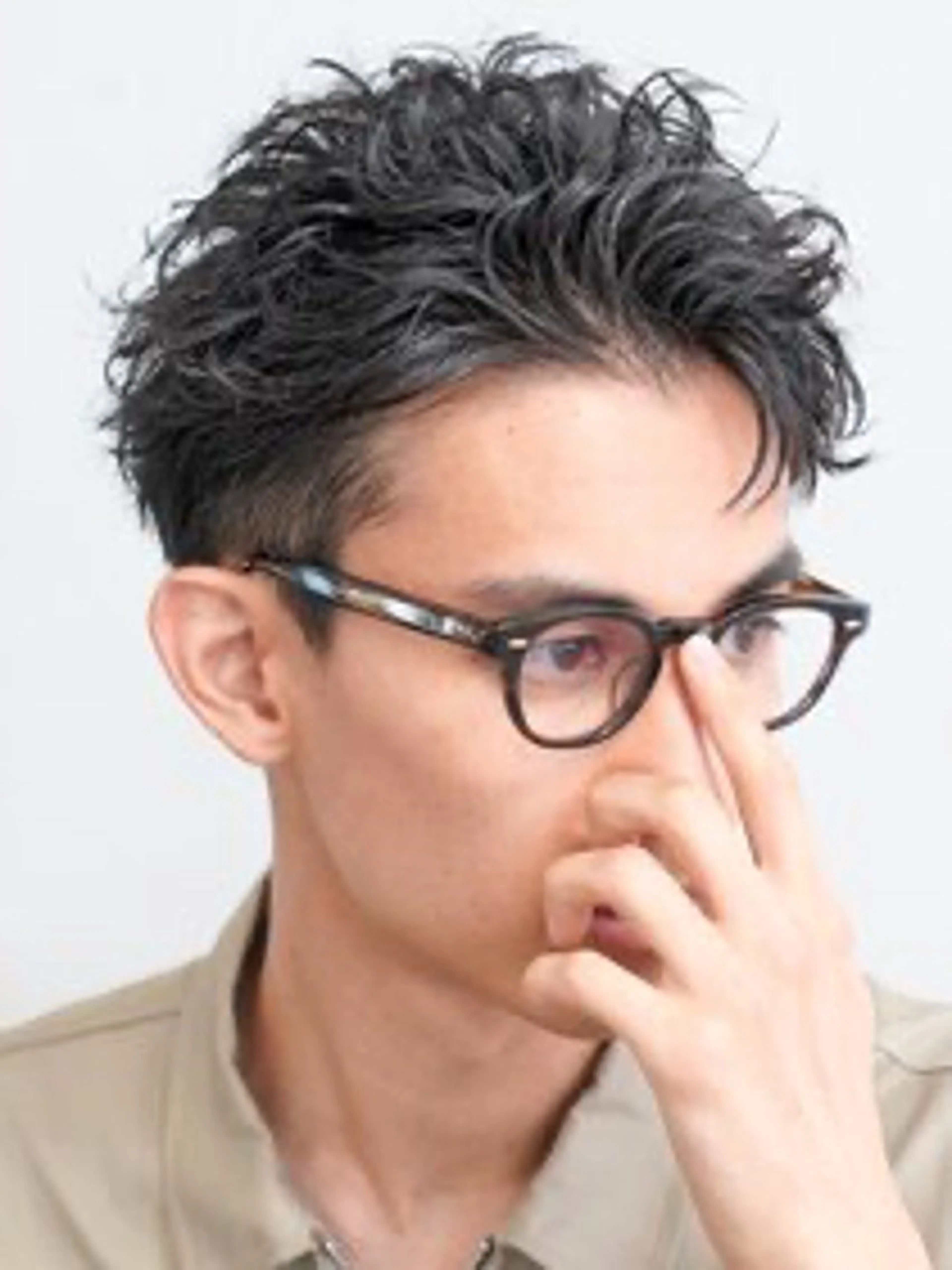 ミディアム パーマ メンズ ミディアムパーマ フェザーパーマ メンズパーマ カット パーマ fifth 渡部竜馬のヘアスタイル