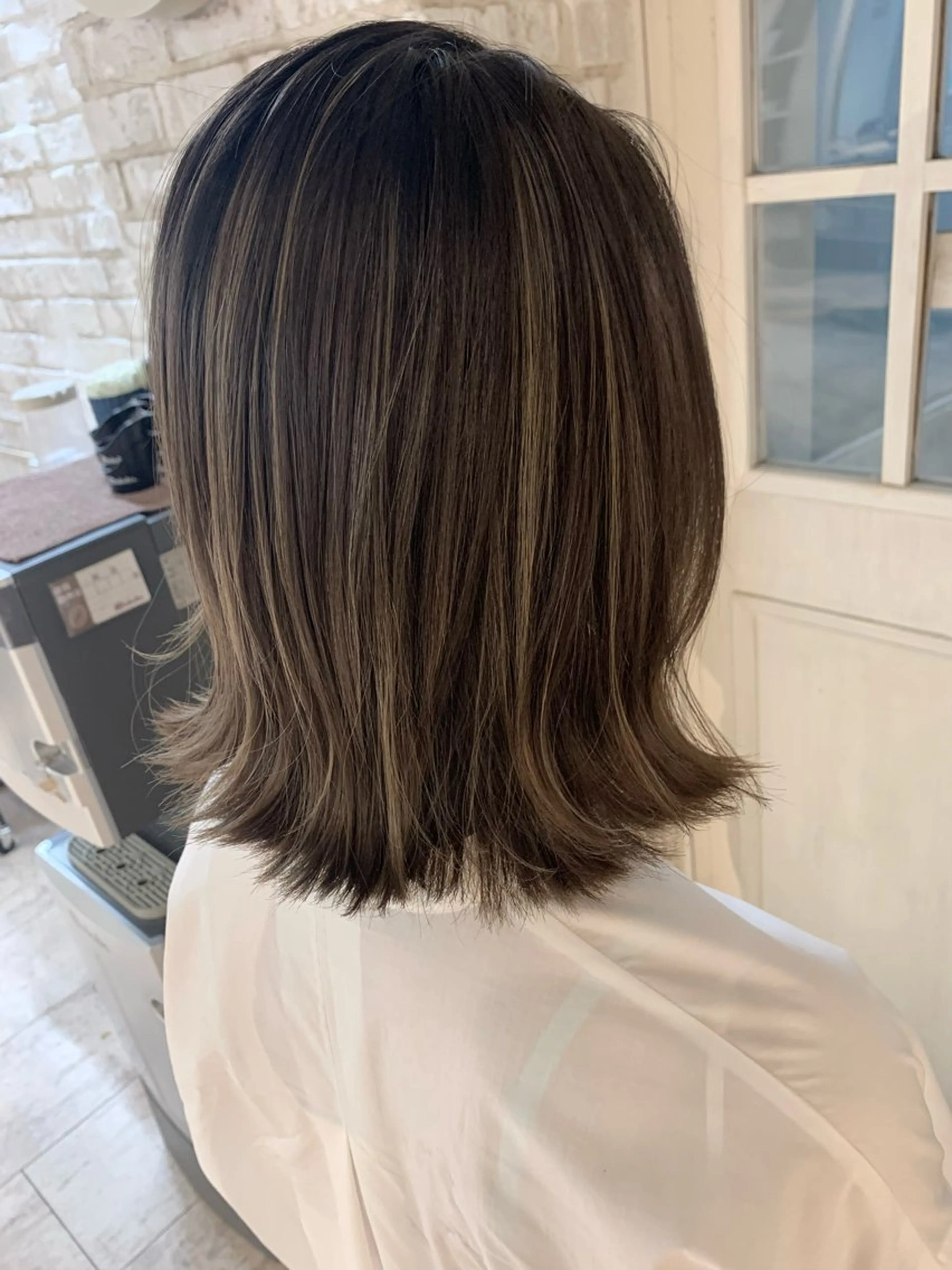 ミディアム ハイライト レイヤーカット ヘアカラー grow所属・和田 拓也のヘアスタイル