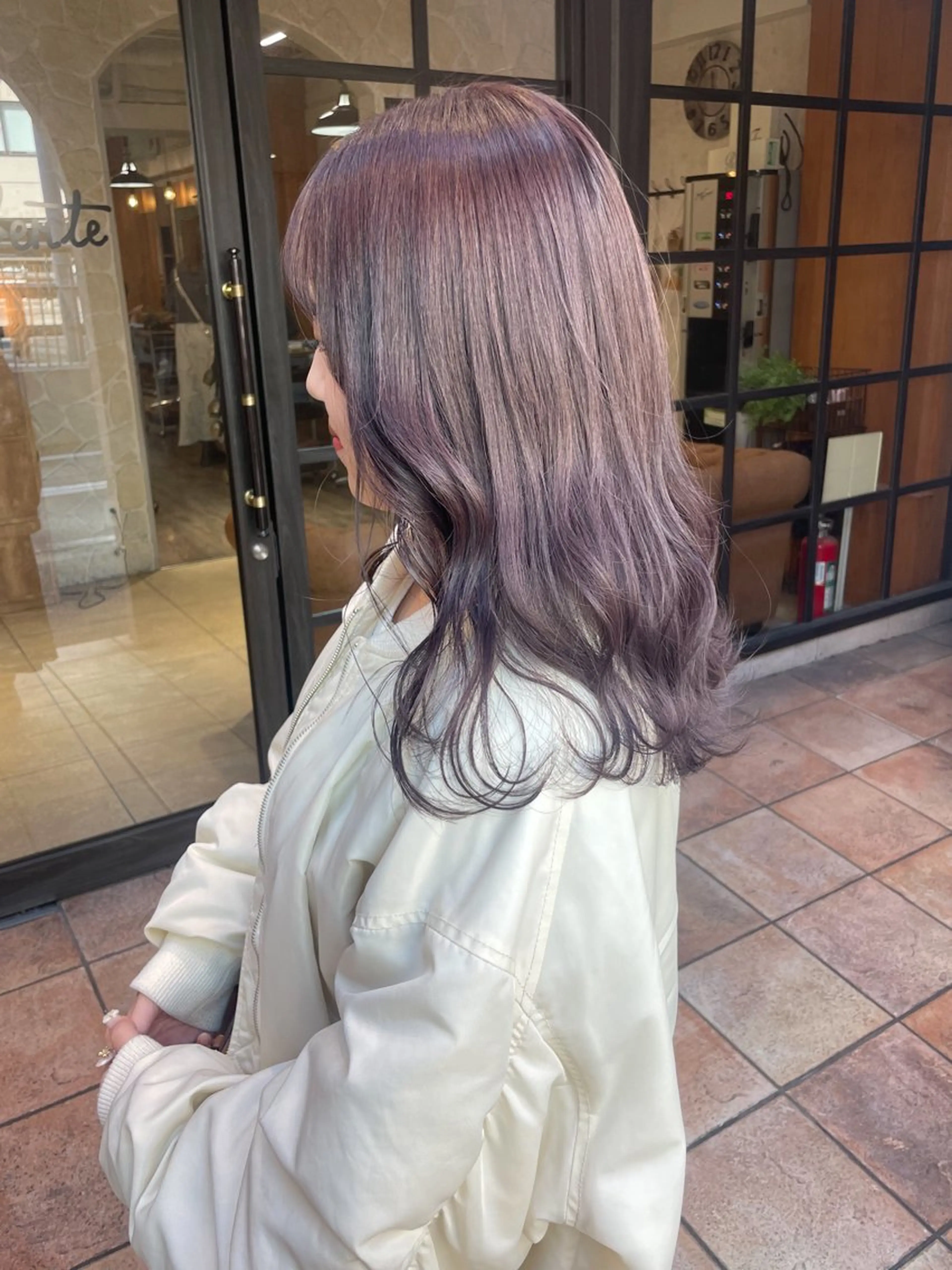 ミディアム 𝐌𝐨𝐞/透明感 暖色ボブ🤍のヘアスタイル