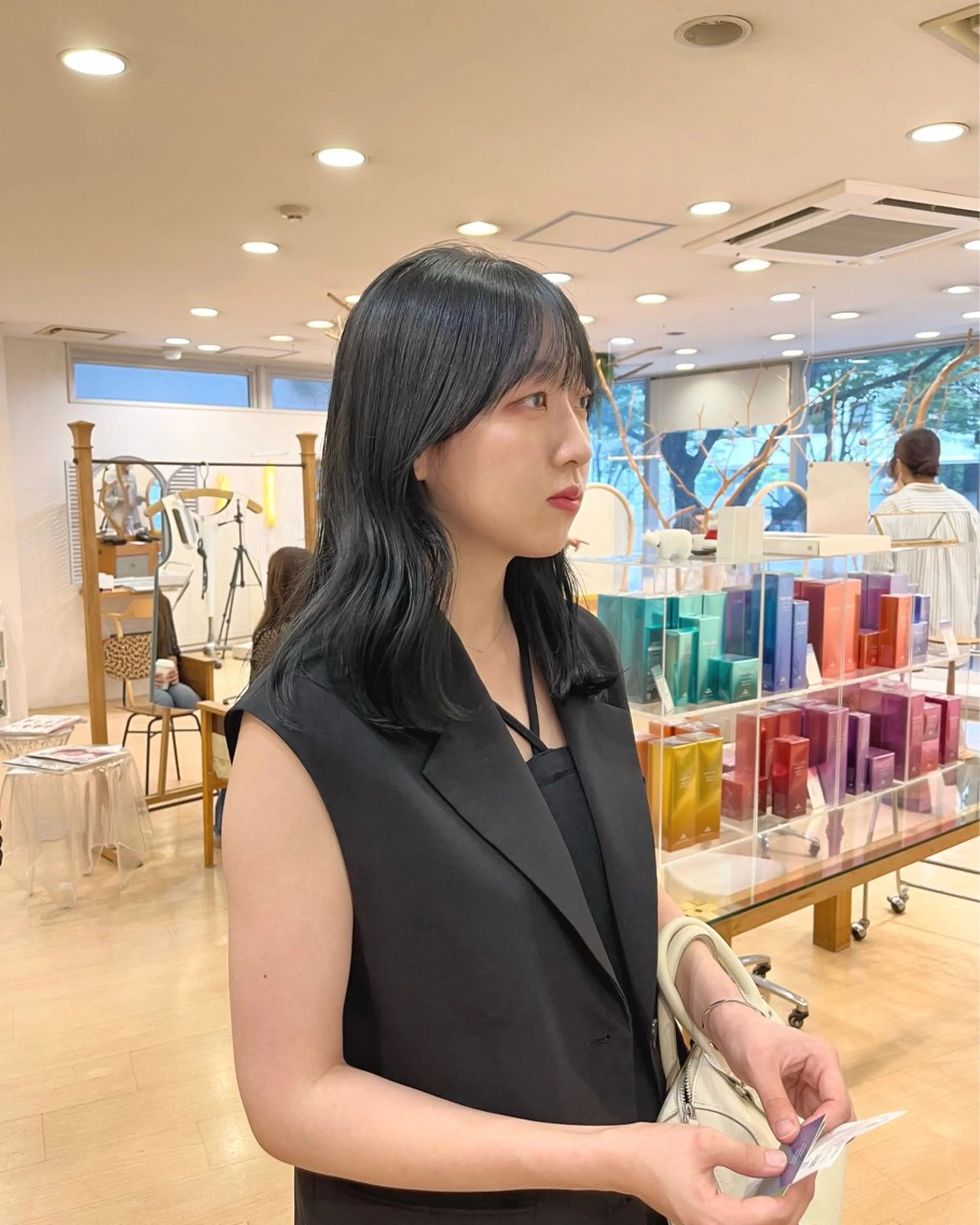 ロング カラー 黒髪 ブリーチ ブルーカラー ブルーブラック 透明感カラー LUNA🌙韓国ヘア 🌙レイヤーカットのヘアスタイル