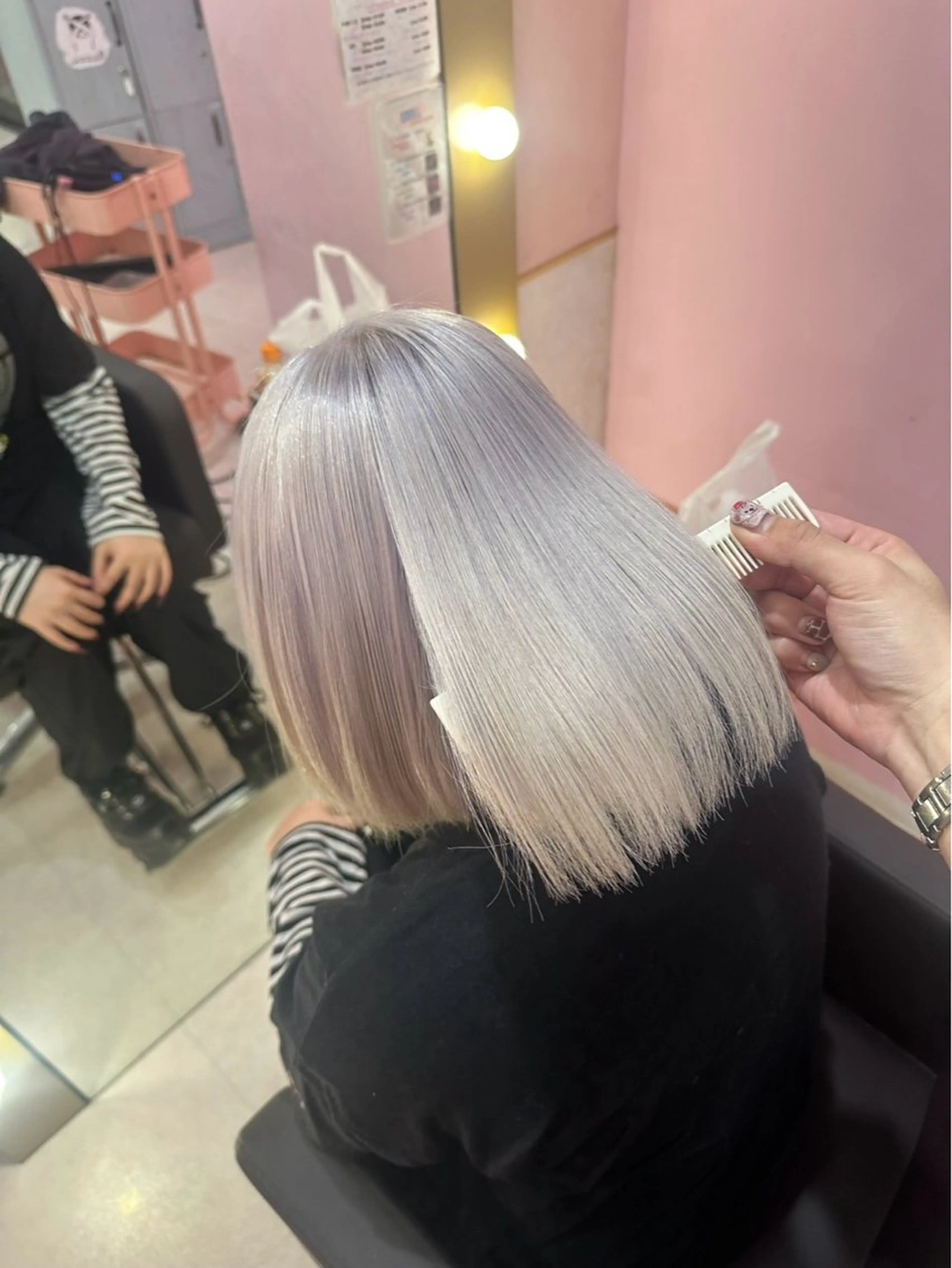 ミディアム カラー アッシュ アッシュグレー ベージュカラー ブリーチ ブロンド ピンク🎀ブロンド 💎ハイトーン/大和のヘアスタイル
